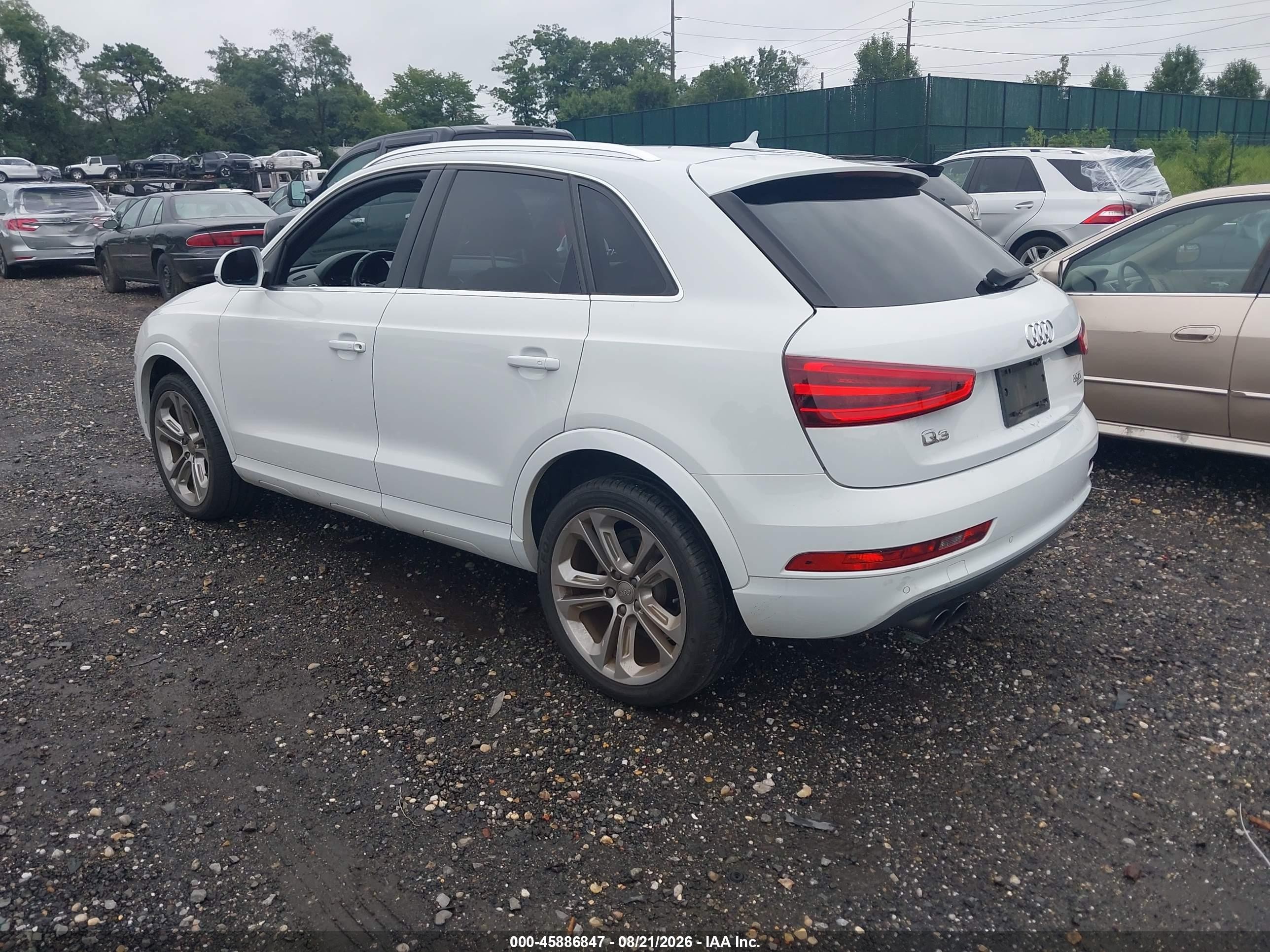2015 Audi Q3 2.0t Premium Plus White vin: WA1EFCFS4FR010415