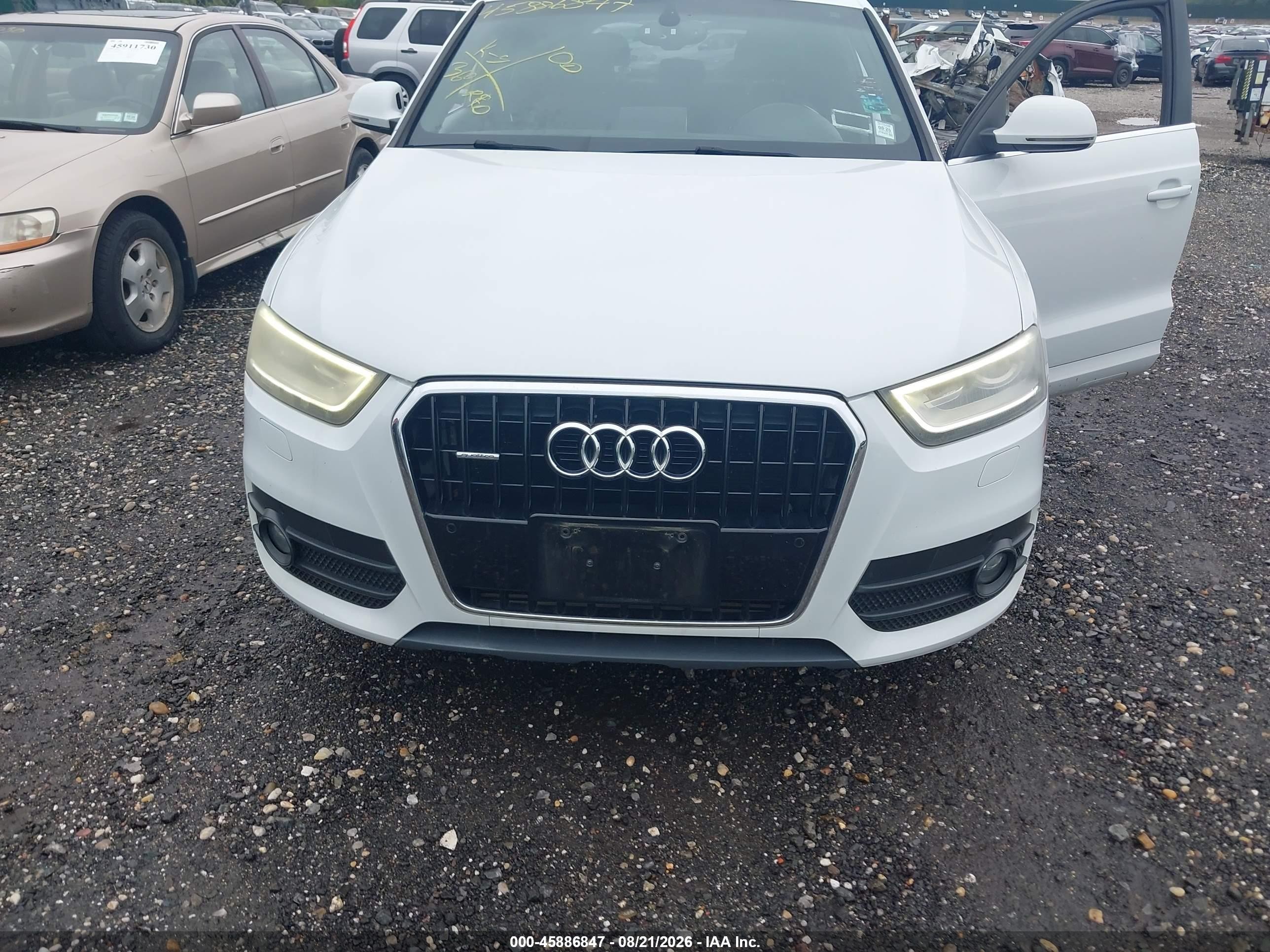 2015 Audi Q3 2.0t Premium Plus White vin: WA1EFCFS4FR010415