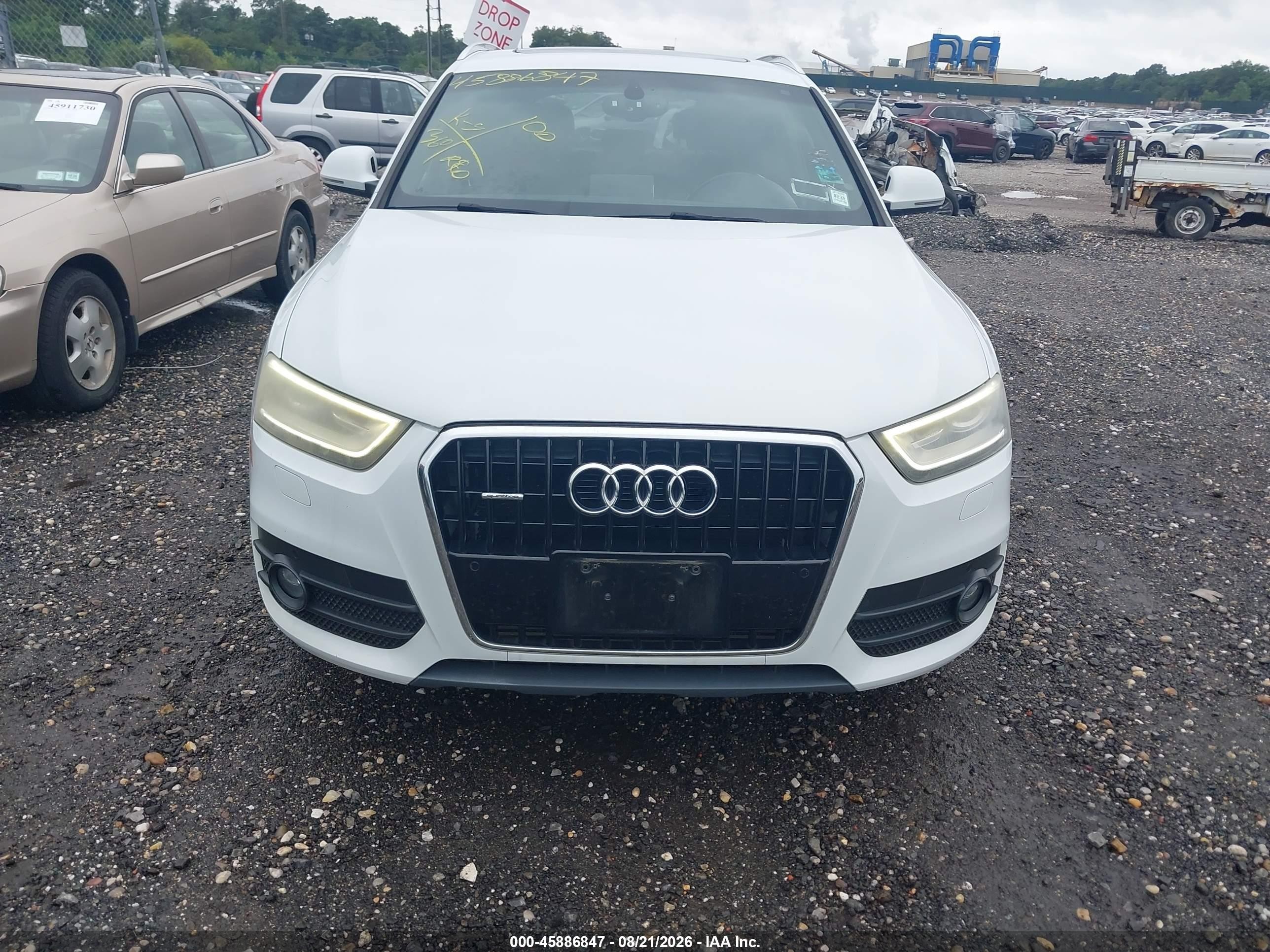 2015 Audi Q3 2.0t Premium Plus White vin: WA1EFCFS4FR010415