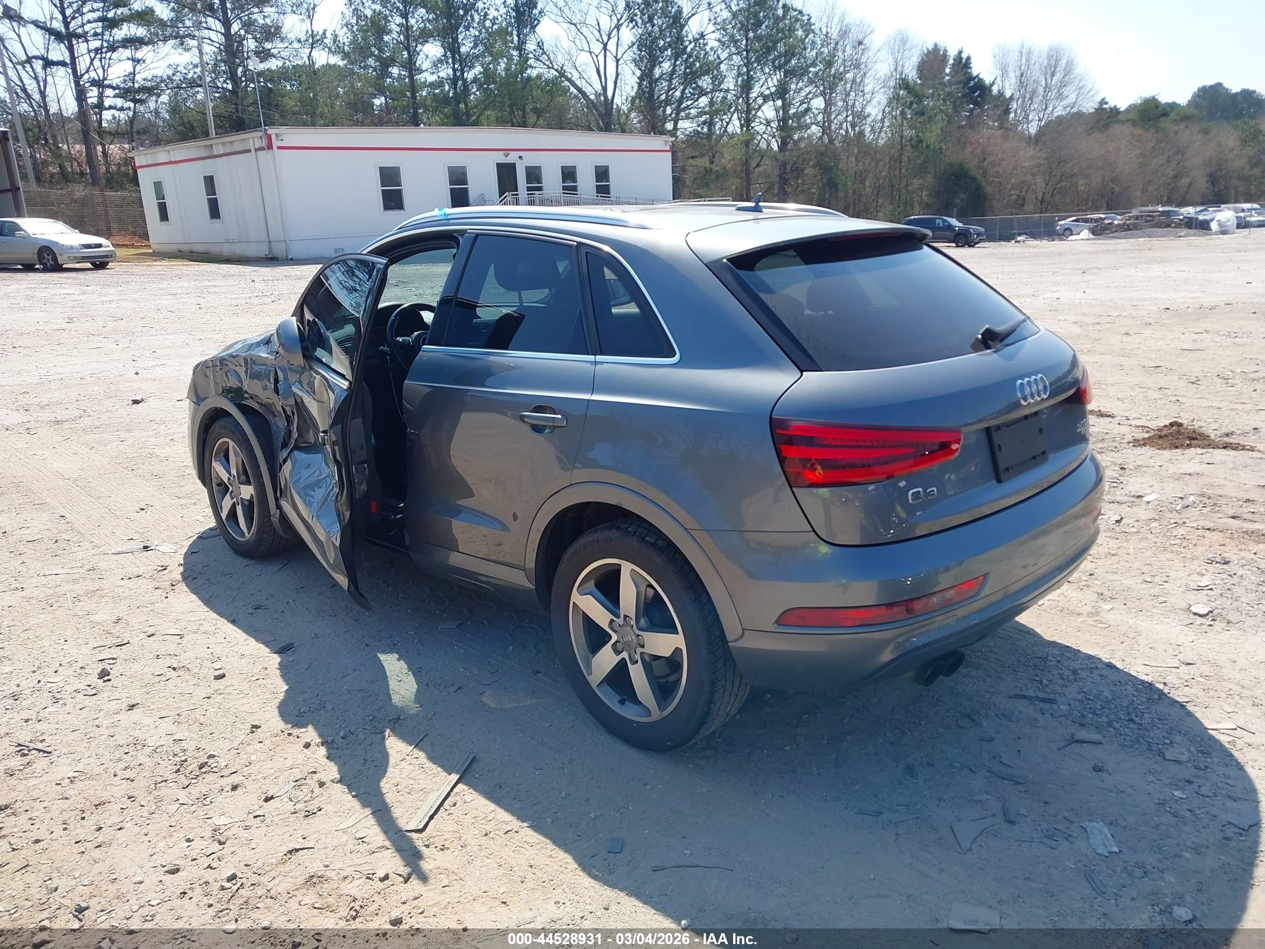 2015 Audi Q3 2.0t Premium Plus Gray vin: WA1EFCFS7FR008321
