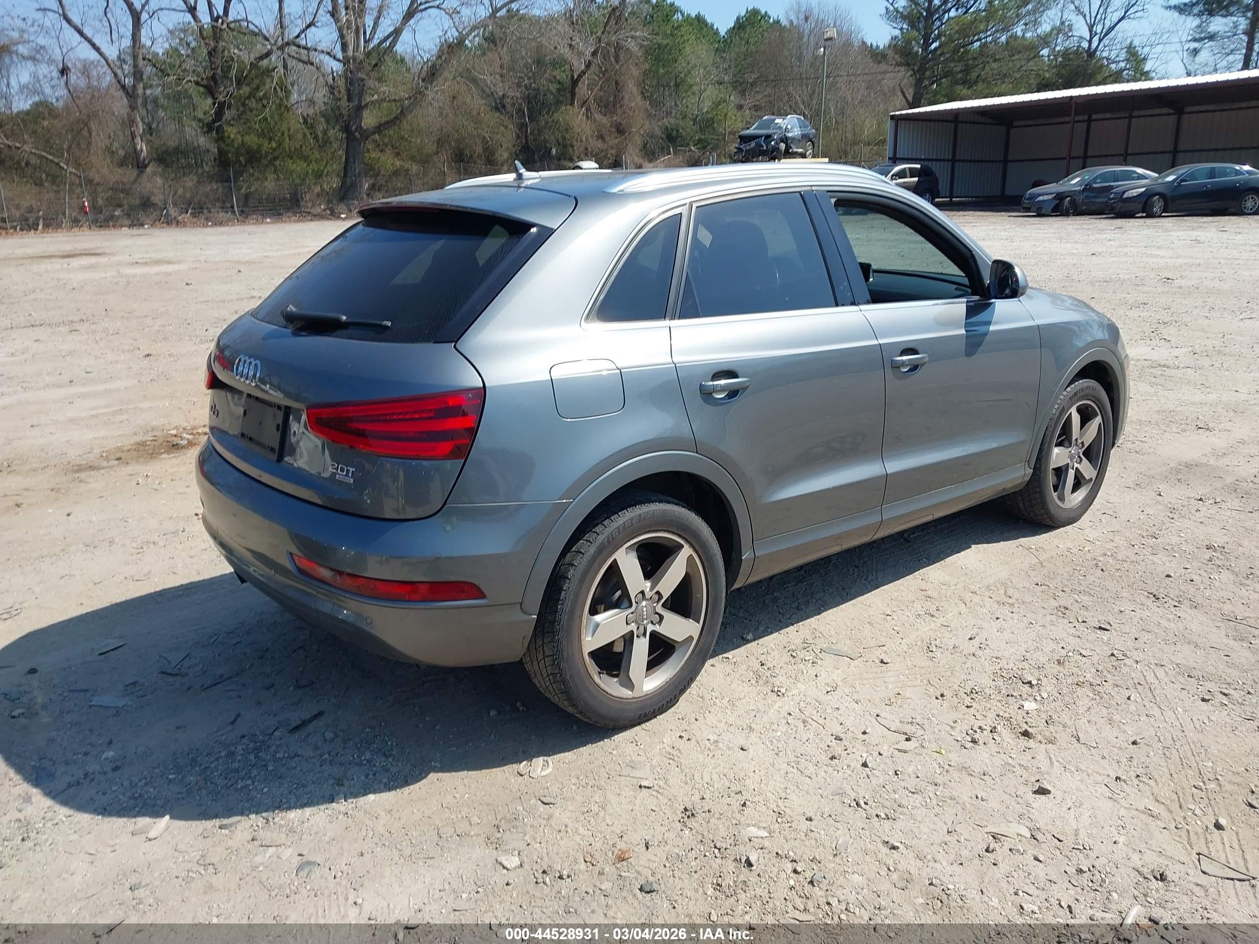 2015 Audi Q3 2.0t Premium Plus Gray vin: WA1EFCFS7FR008321