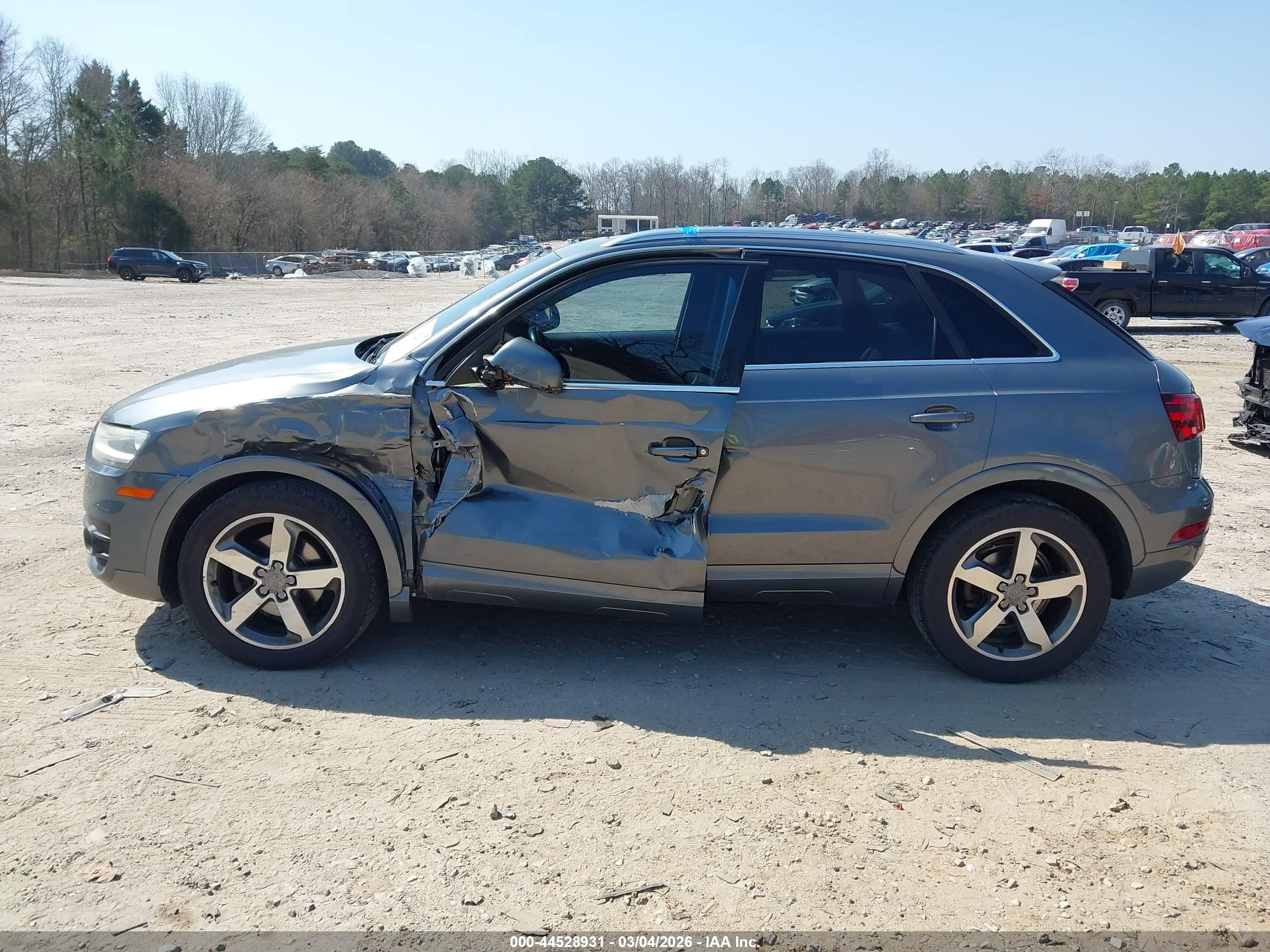 2015 Audi Q3 2.0t Premium Plus Gray vin: WA1EFCFS7FR008321