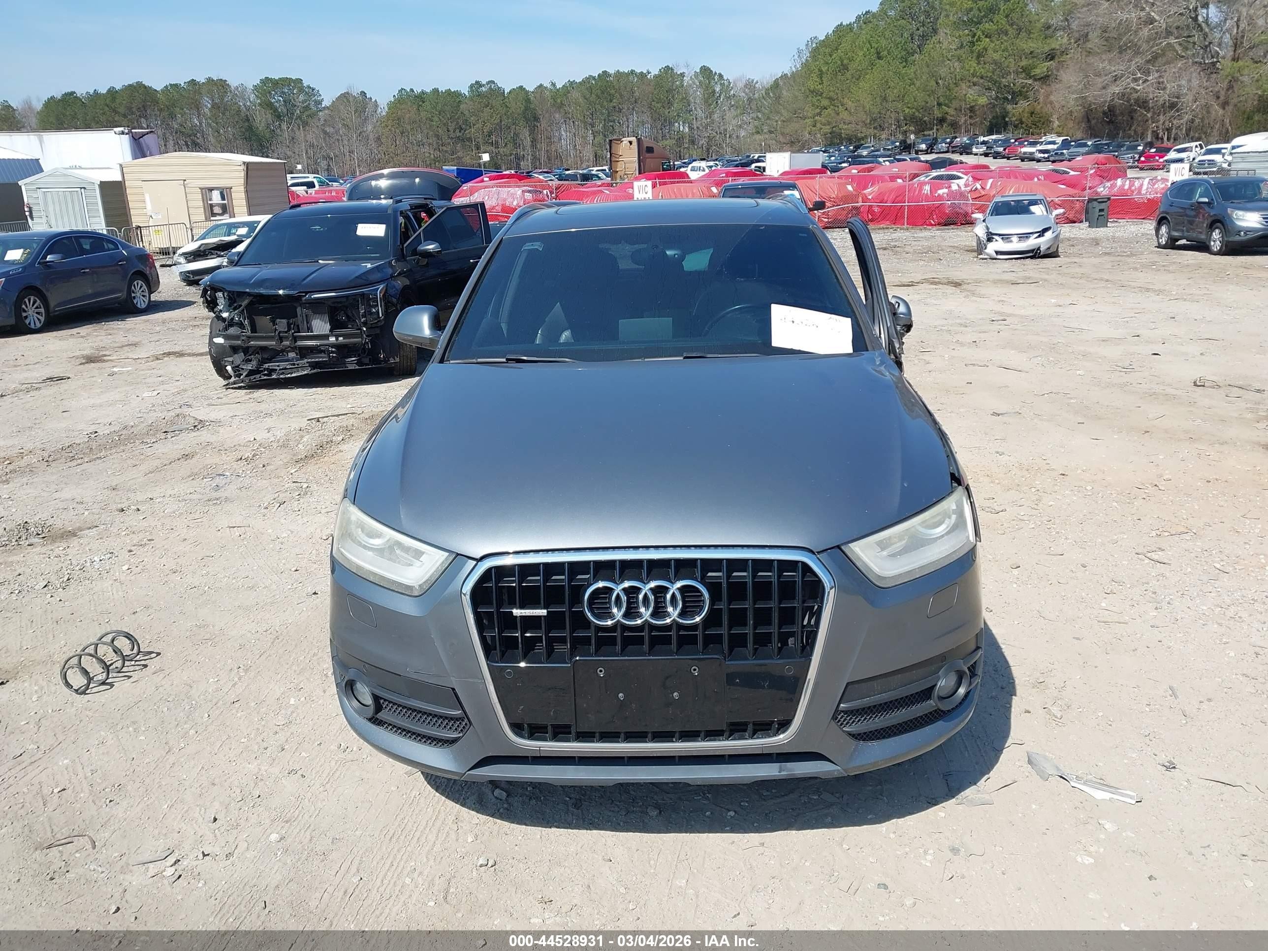 2015 Audi Q3 2.0t Premium Plus Gray vin: WA1EFCFS7FR008321