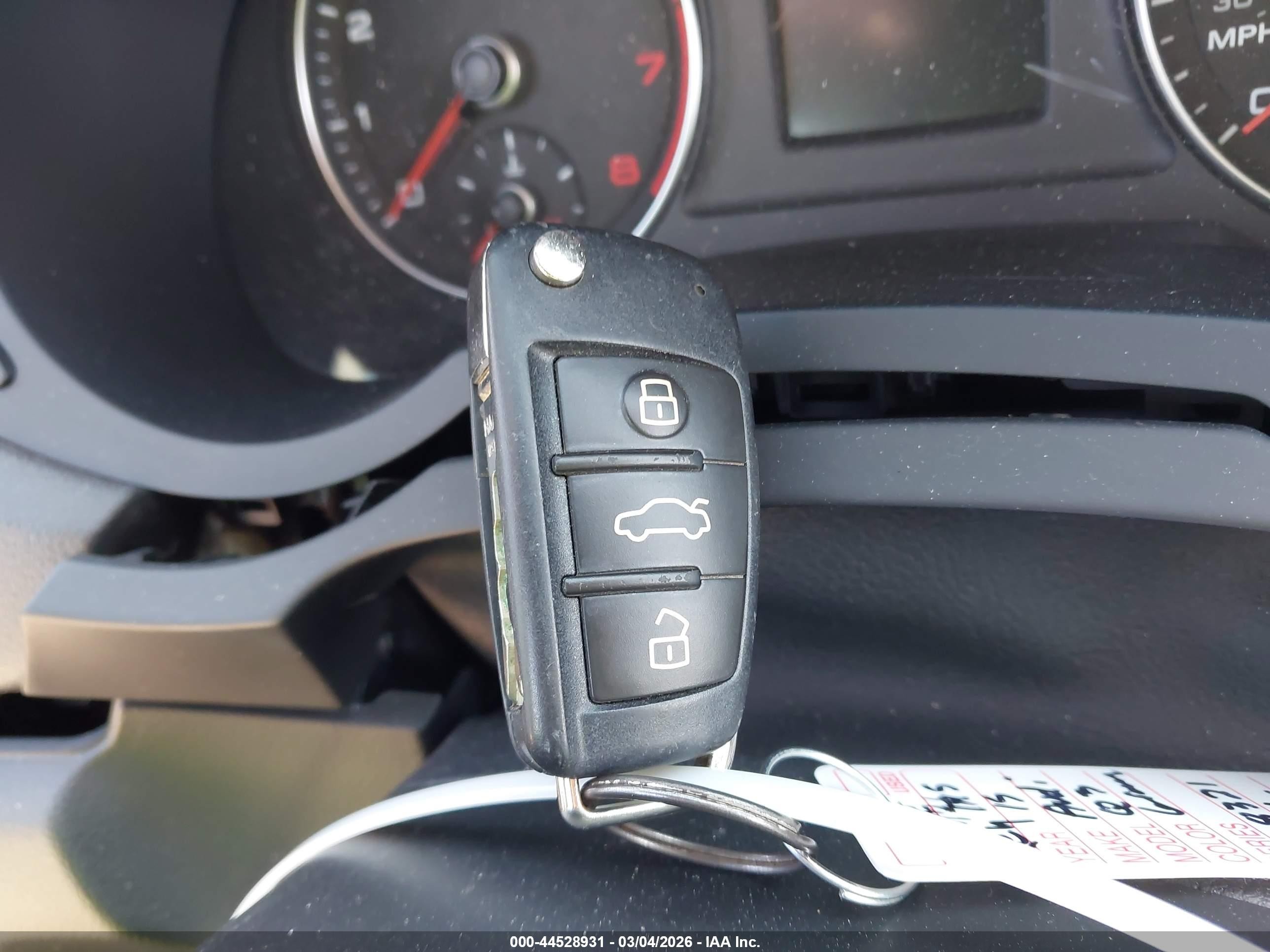 2015 Audi Q3 2.0t Premium Plus Gray vin: WA1EFCFS7FR008321