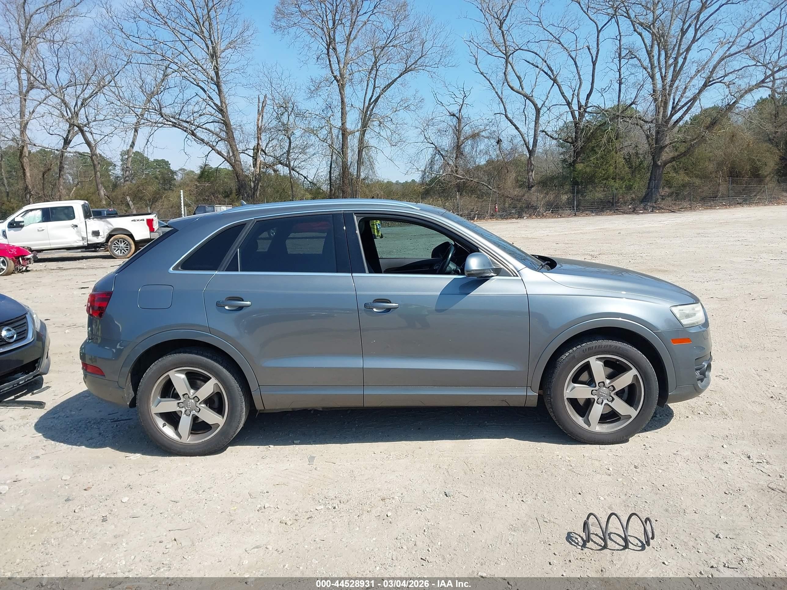 2015 Audi Q3 2.0t Premium Plus Gray vin: WA1EFCFS7FR008321