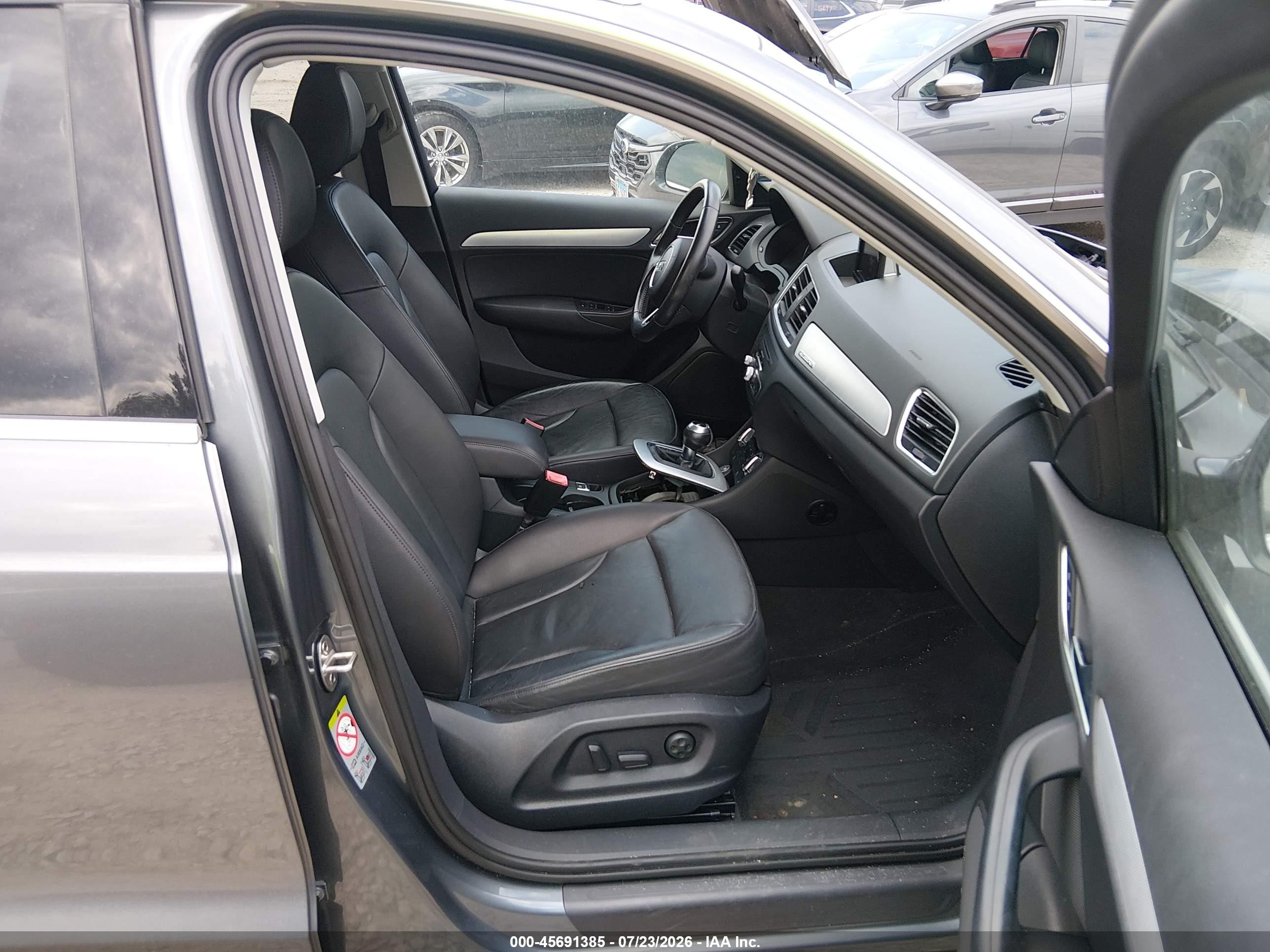 2015 Audi Q3 2.0t Premium Plus Gray vin: WA1EFCFS8FR010384