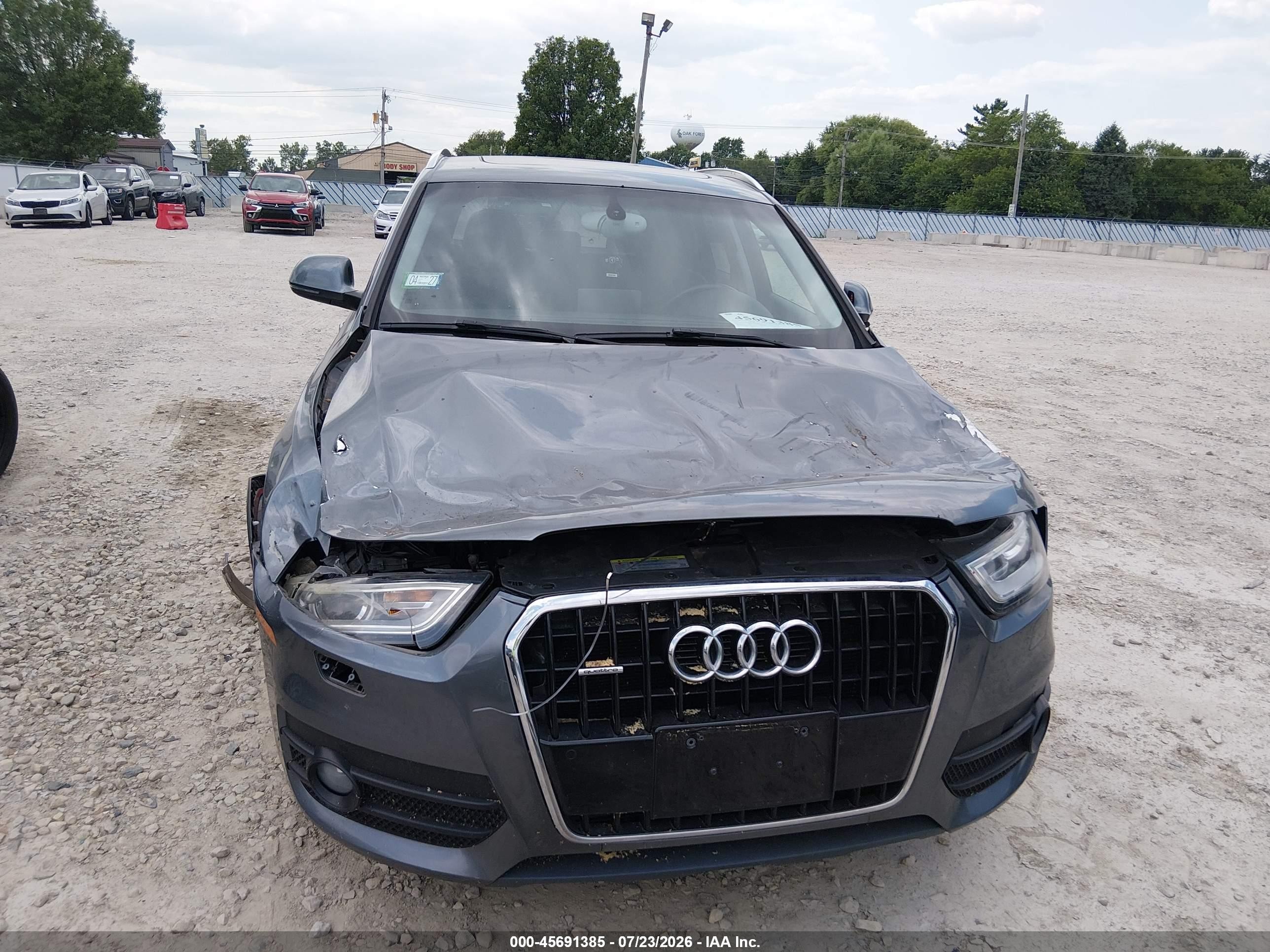2015 Audi Q3 2.0t Premium Plus Gray vin: WA1EFCFS8FR010384