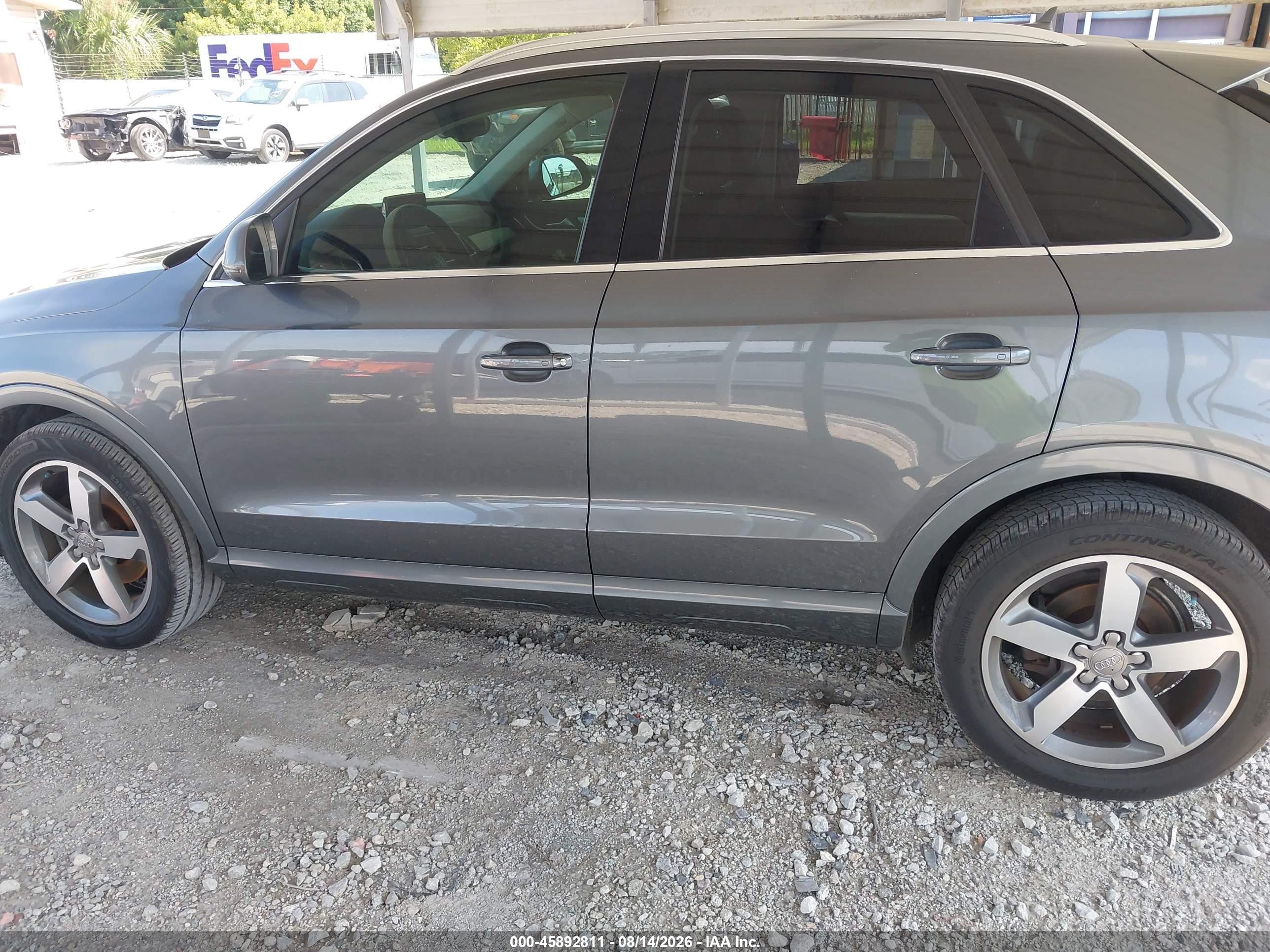 2015 Audi Q3 2.0t Premium Plus Серый vin: WA1EFCFS9FR000754