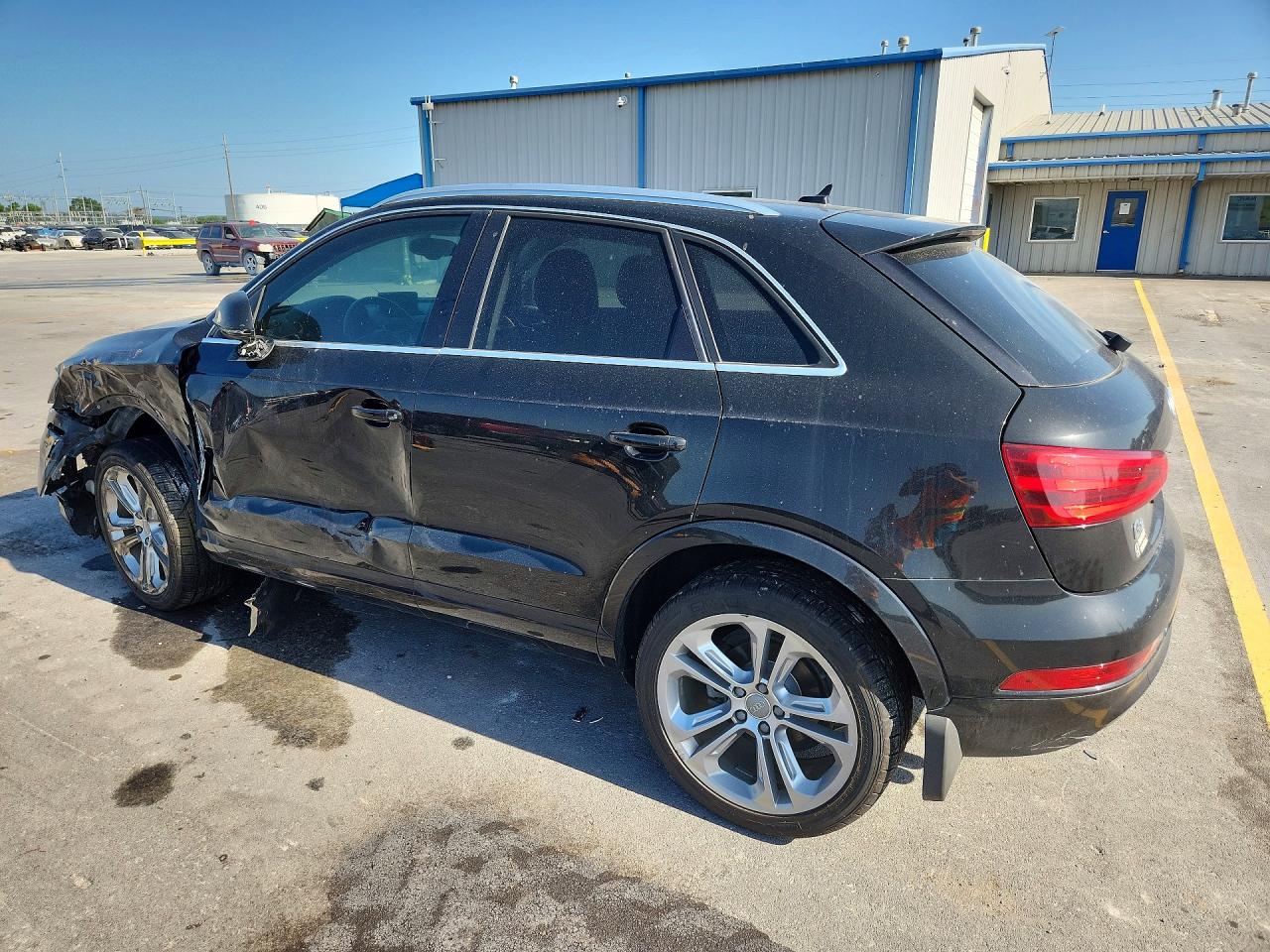 2015 Audi Q3 Premium Plus Черный vin: WA1EFCFS9FR000947