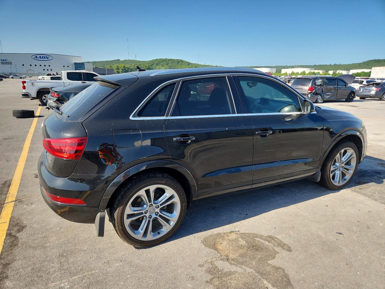 2015 Audi Q3 Premium Plus Черный vin: WA1EFCFS9FR000947