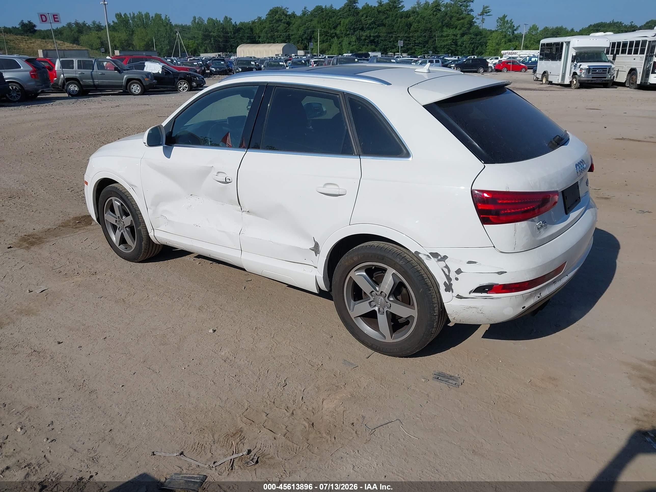 2015 Audi Q3 2.0t Premium Plus White vin: WA1EFCFS9FR003718