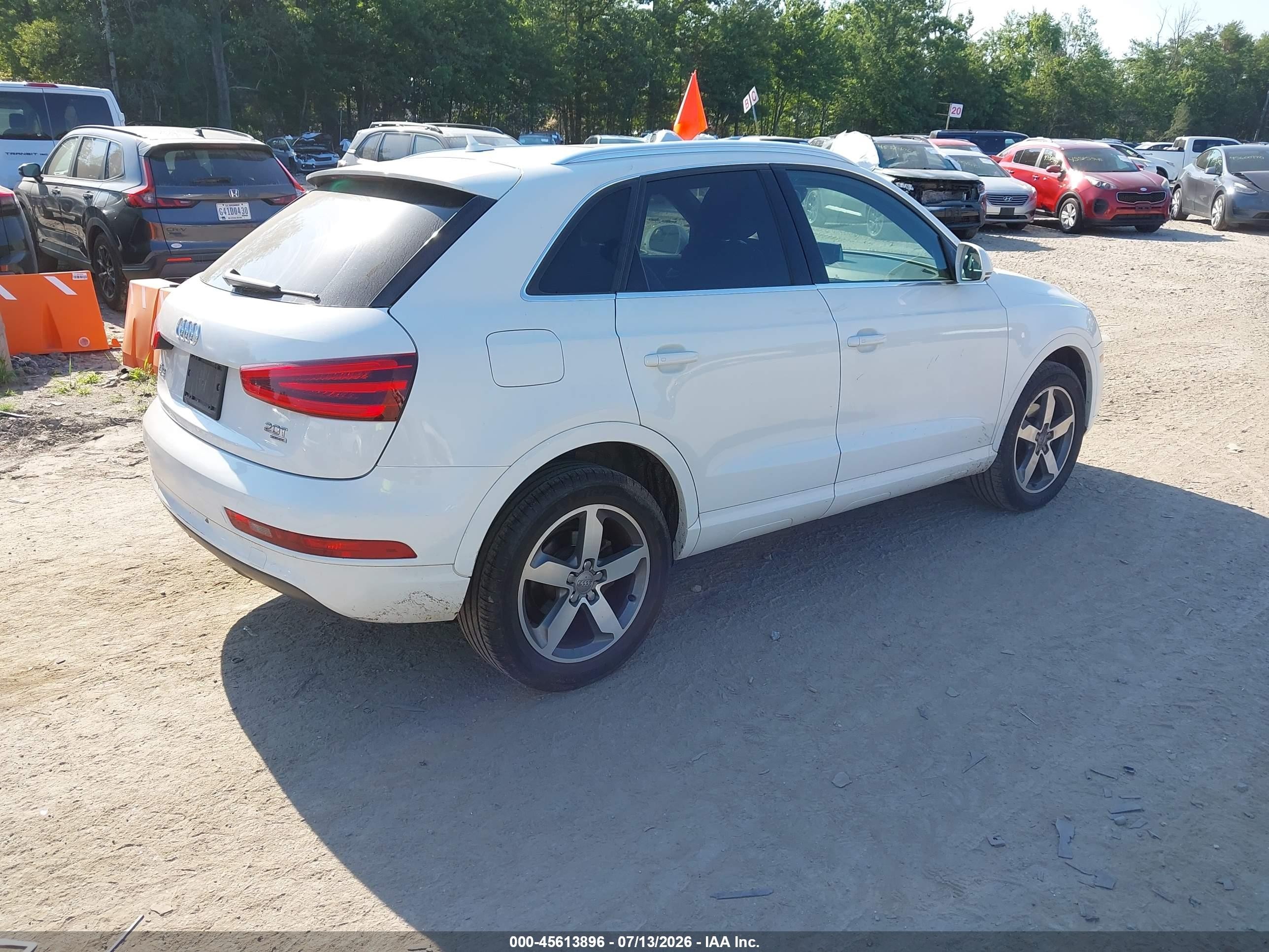 2015 Audi Q3 2.0t Premium Plus White vin: WA1EFCFS9FR003718