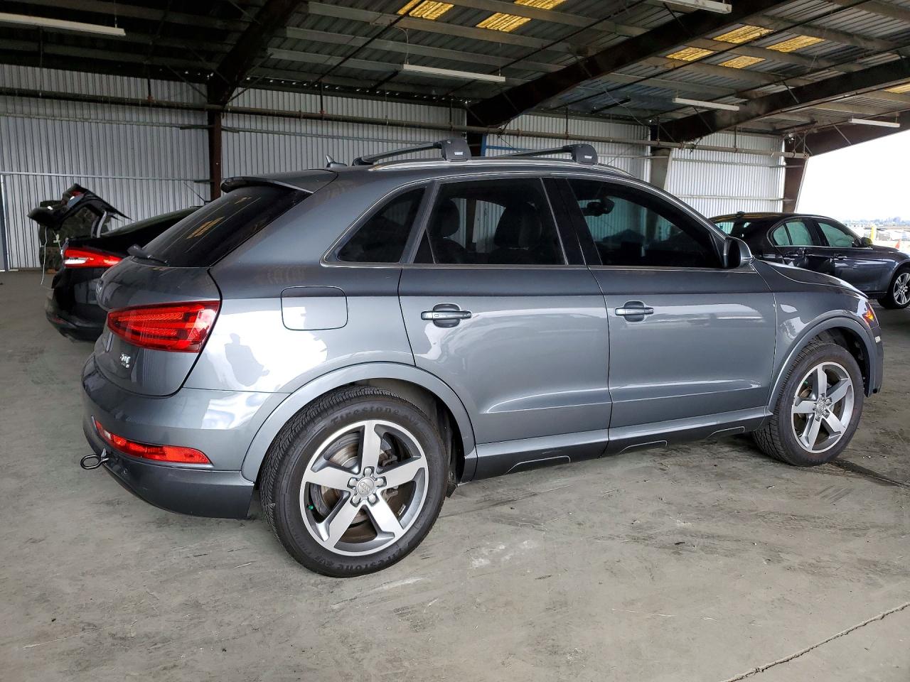 2015 Audi Q3 Premium Plus Серый vin: WA1EFCFSXFR006420