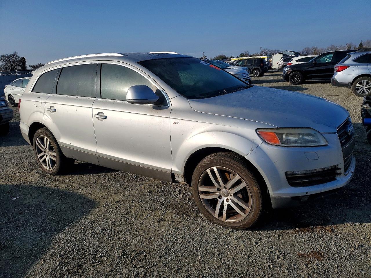 2007 Audi Q7 Silver vin: WA1EY74L77D039659