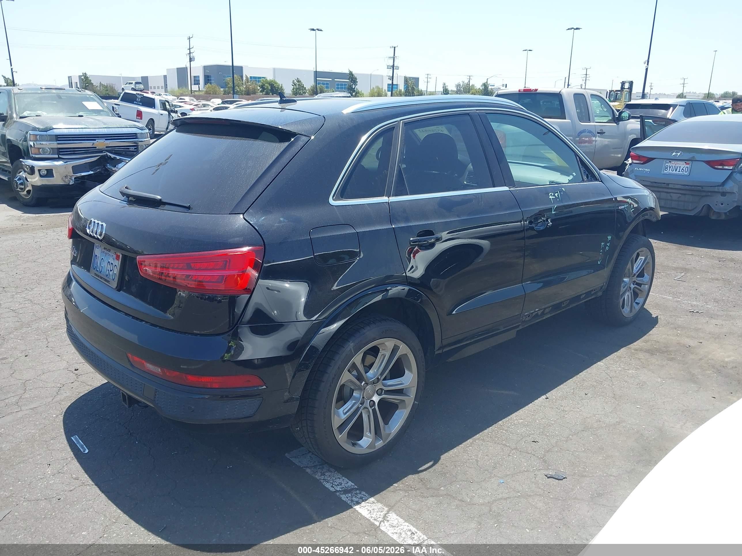 2016 Audi Q3 2.0t Premium Plus Черный vin: WA1FFCFS9GR020380