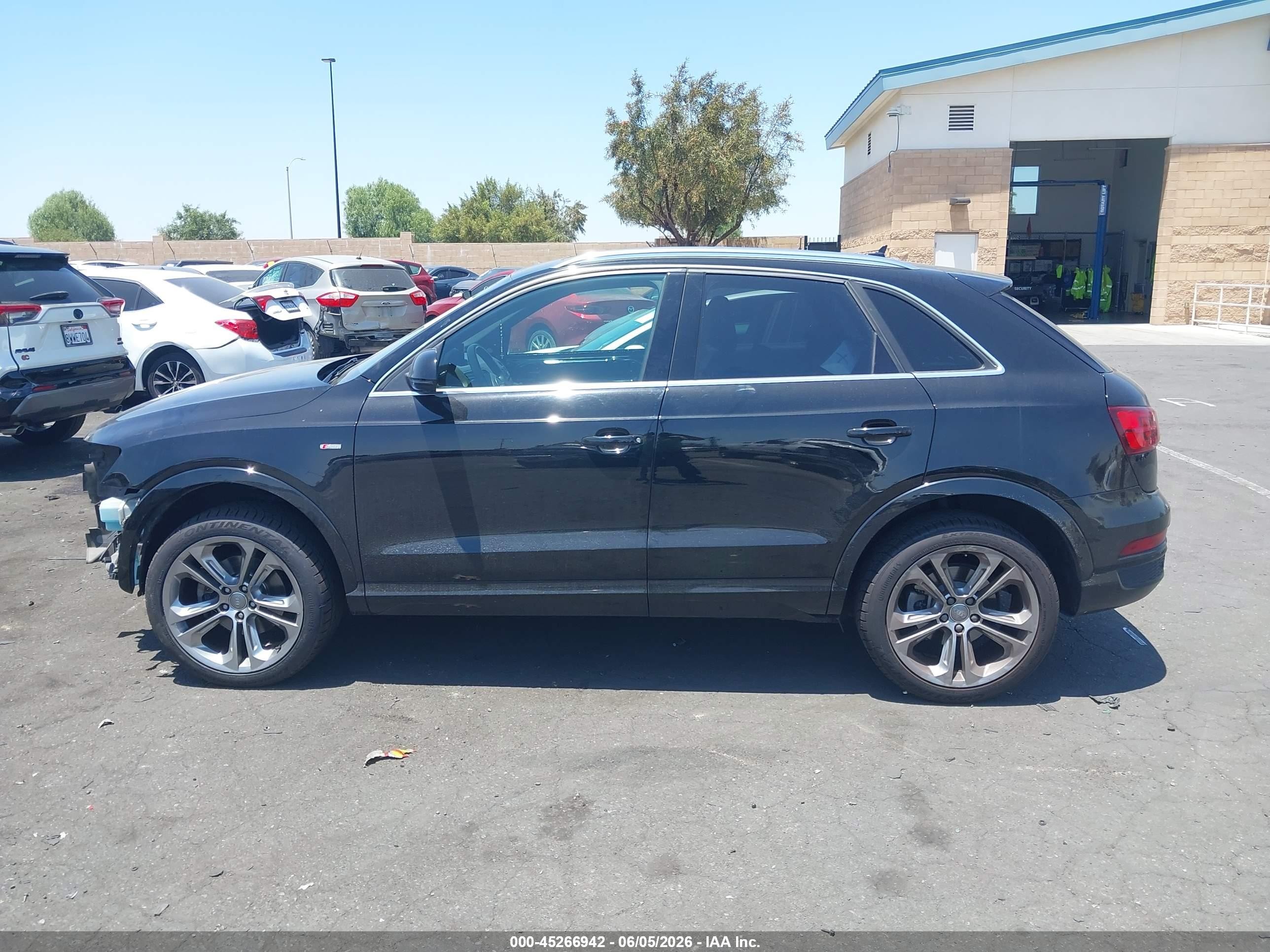 2016 Audi Q3 2.0t Premium Plus Черный vin: WA1FFCFS9GR020380