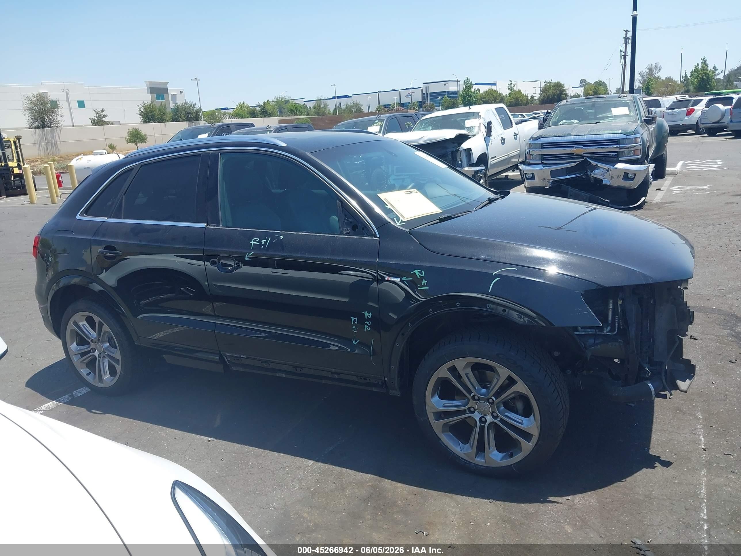 2016 Audi Q3 2.0t Premium Plus Черный vin: WA1FFCFS9GR020380