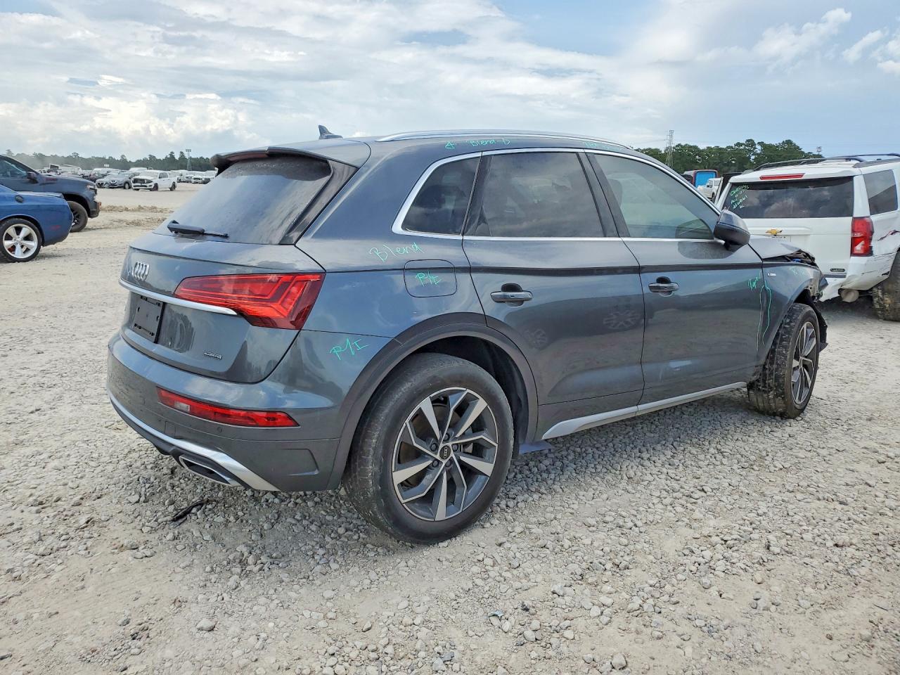 2022 Audi Q5 Gray vin: WA1GAAFY7R2018201