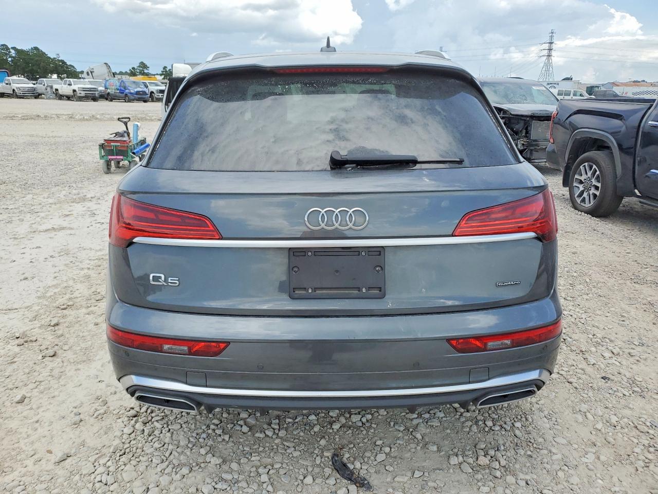 2022 Audi Q5 Gray vin: WA1GAAFY7R2018201