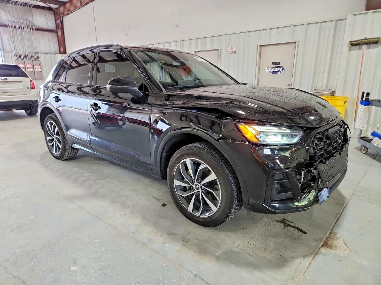 2024 Audi Q5 Premium 45 Black vin: WA1GAAFY8R2114757