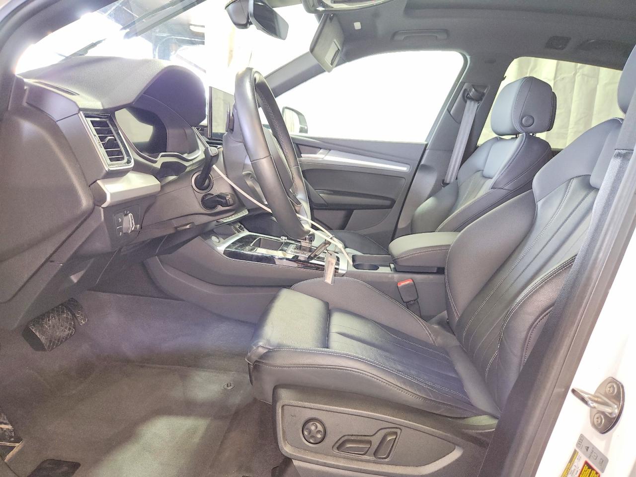 2025 Audi Q5 Premium 45 White vin: WA1GAAFY8S2020447