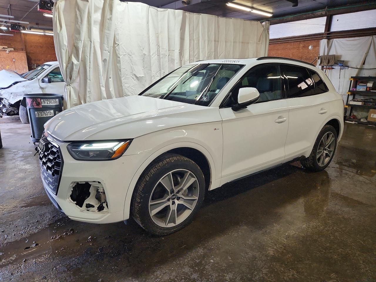 2025 Audi Q5 Premium 45 White vin: WA1GAAFY8S2020447
