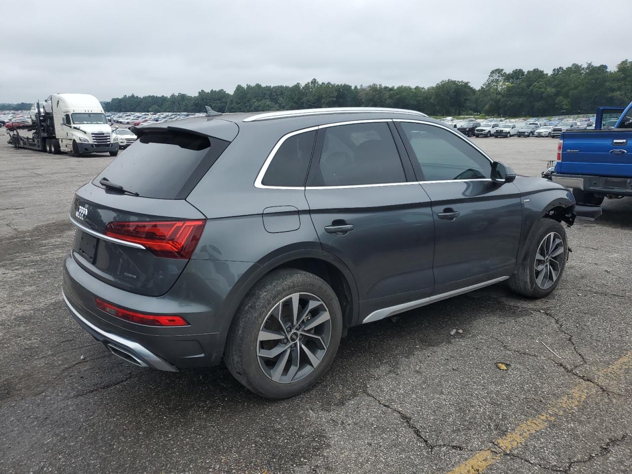 2022 Audi Q5 Premium 45 Charcoal vin: WA1GAAFY9N2069807