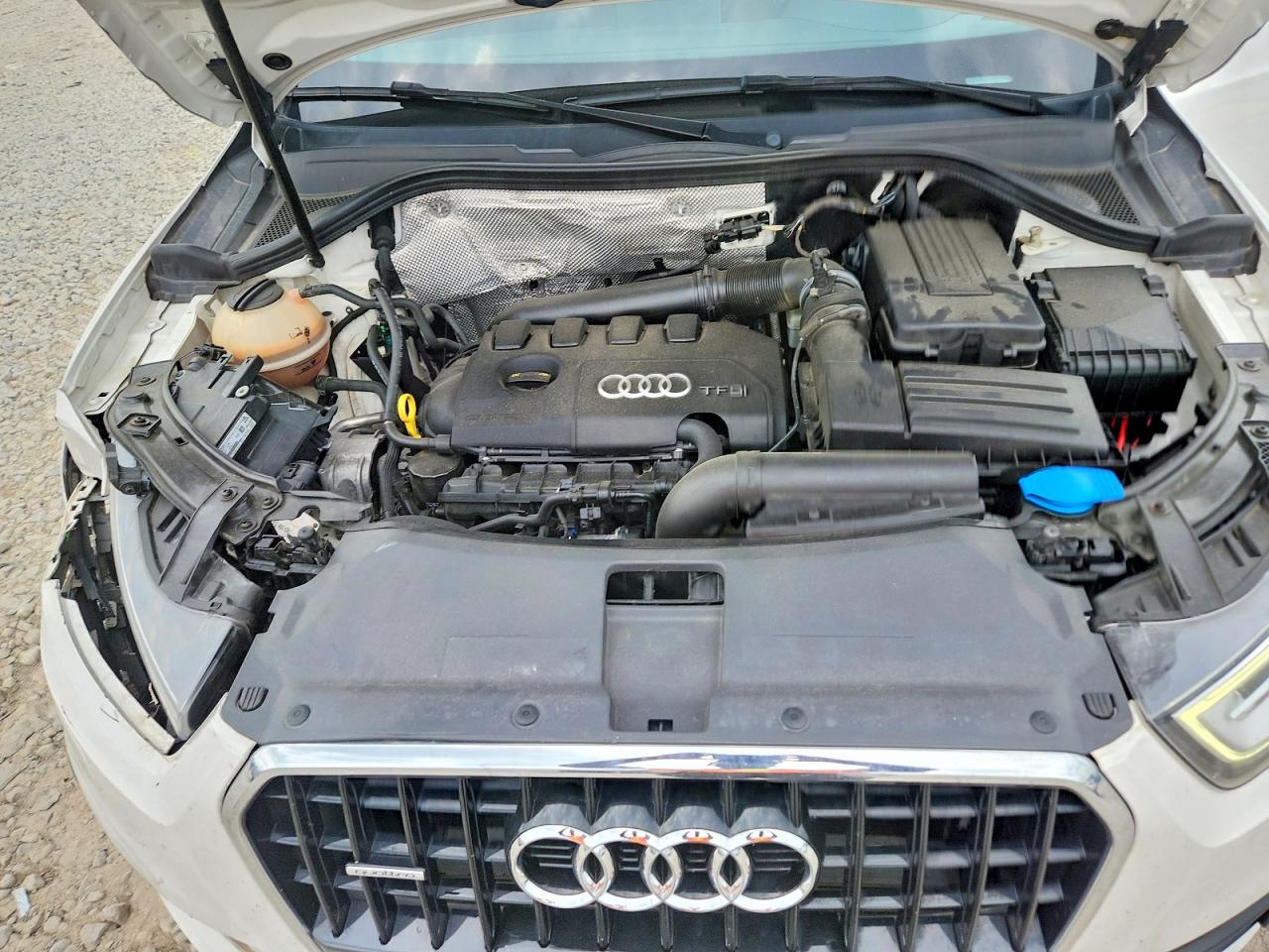 2015 Audi Q3 Prestige White vin: WA1GFCFS2FR008977