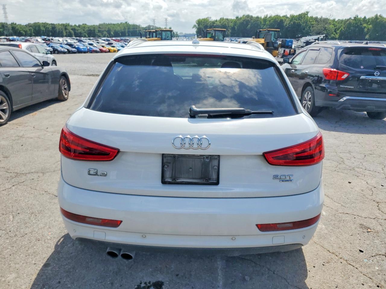 2015 Audi Q3 White vin: WA1GFCFS5FR007693