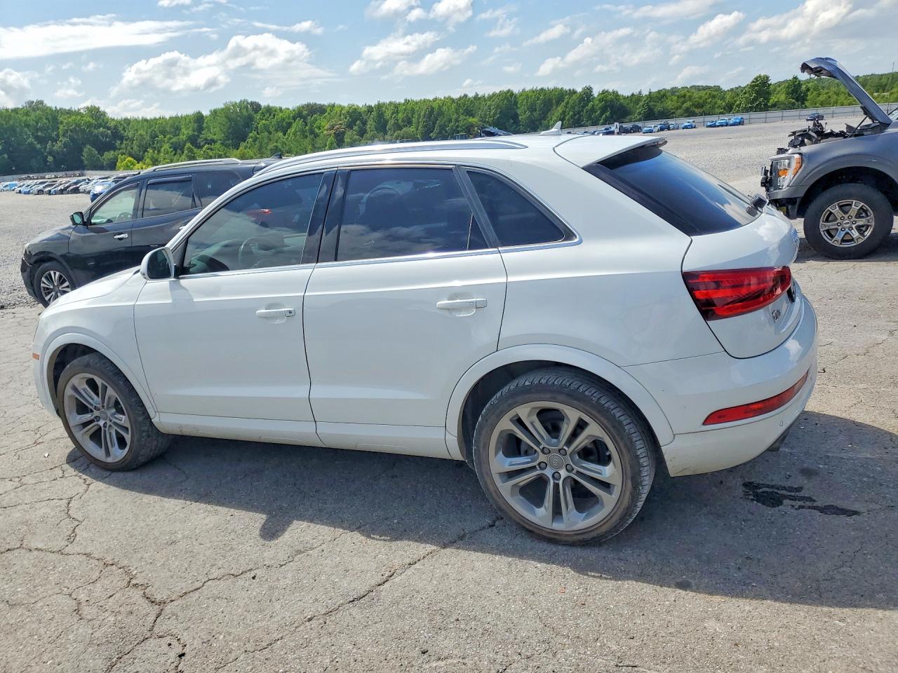 2015 Audi Q3 White vin: WA1GFCFS5FR007693