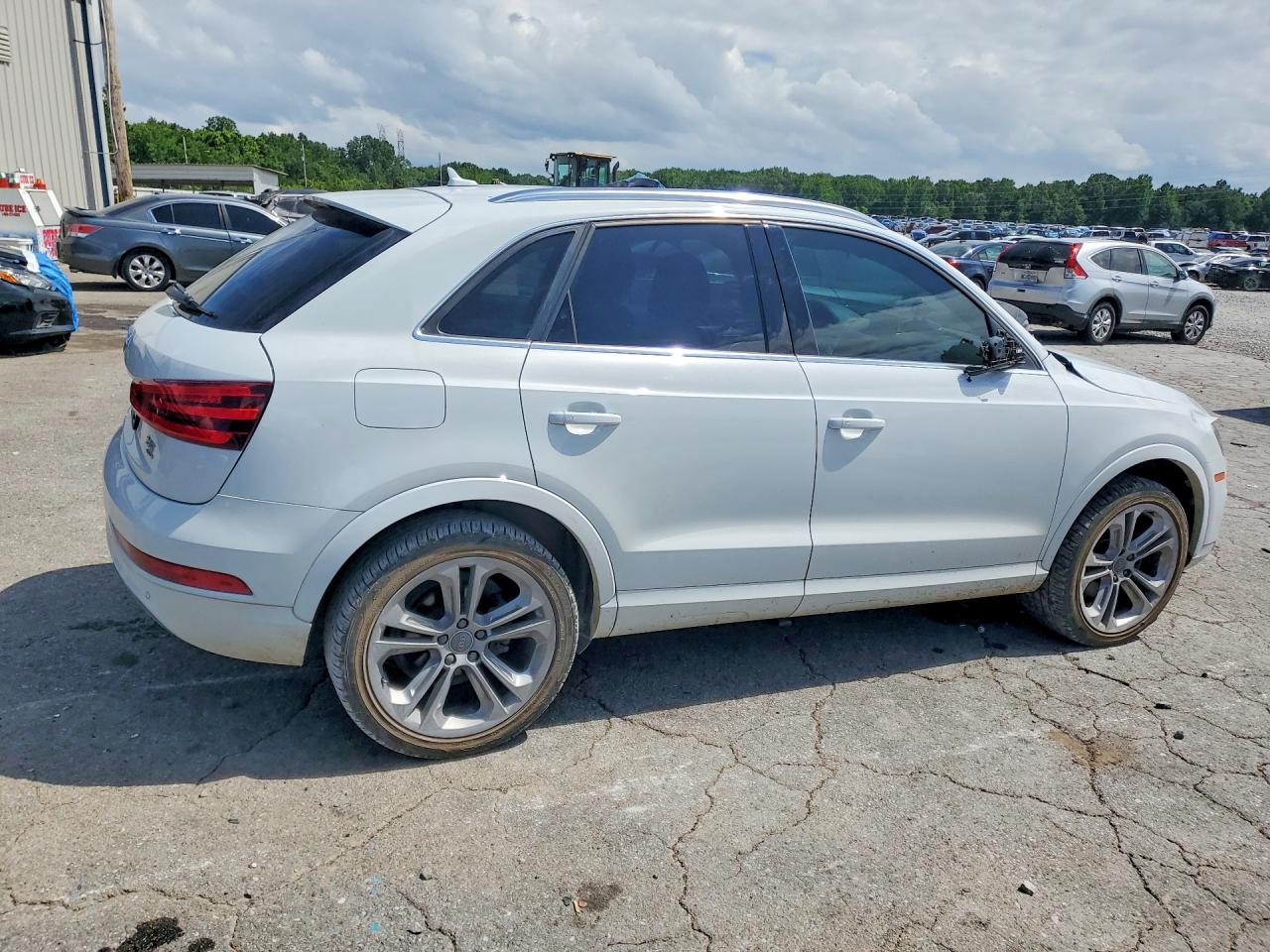 2015 Audi Q3 White vin: WA1GFCFS5FR007693