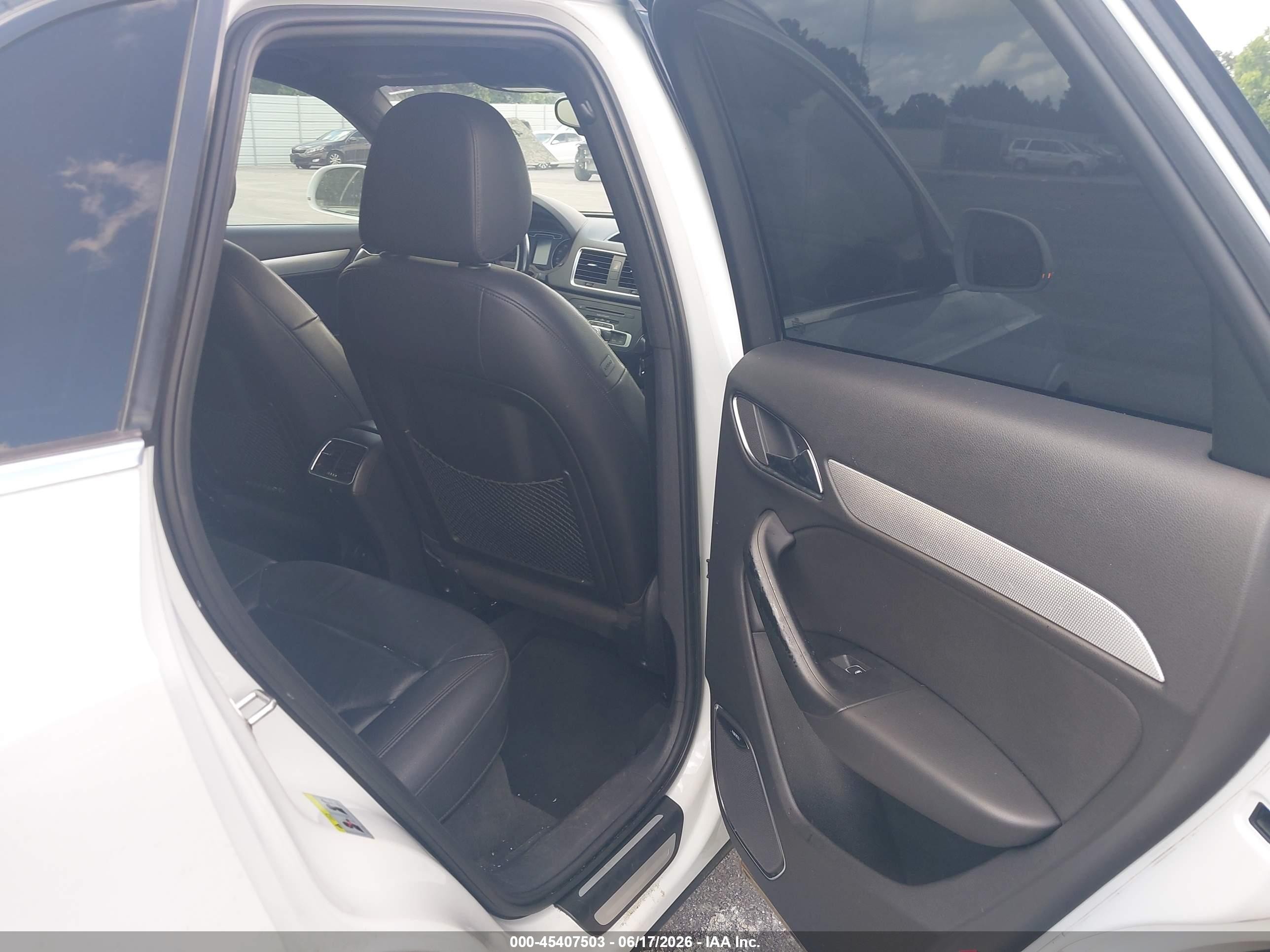 2015 Audi Q3 2.0t Premium Plus White vin: WA1GFCFS5FR009234