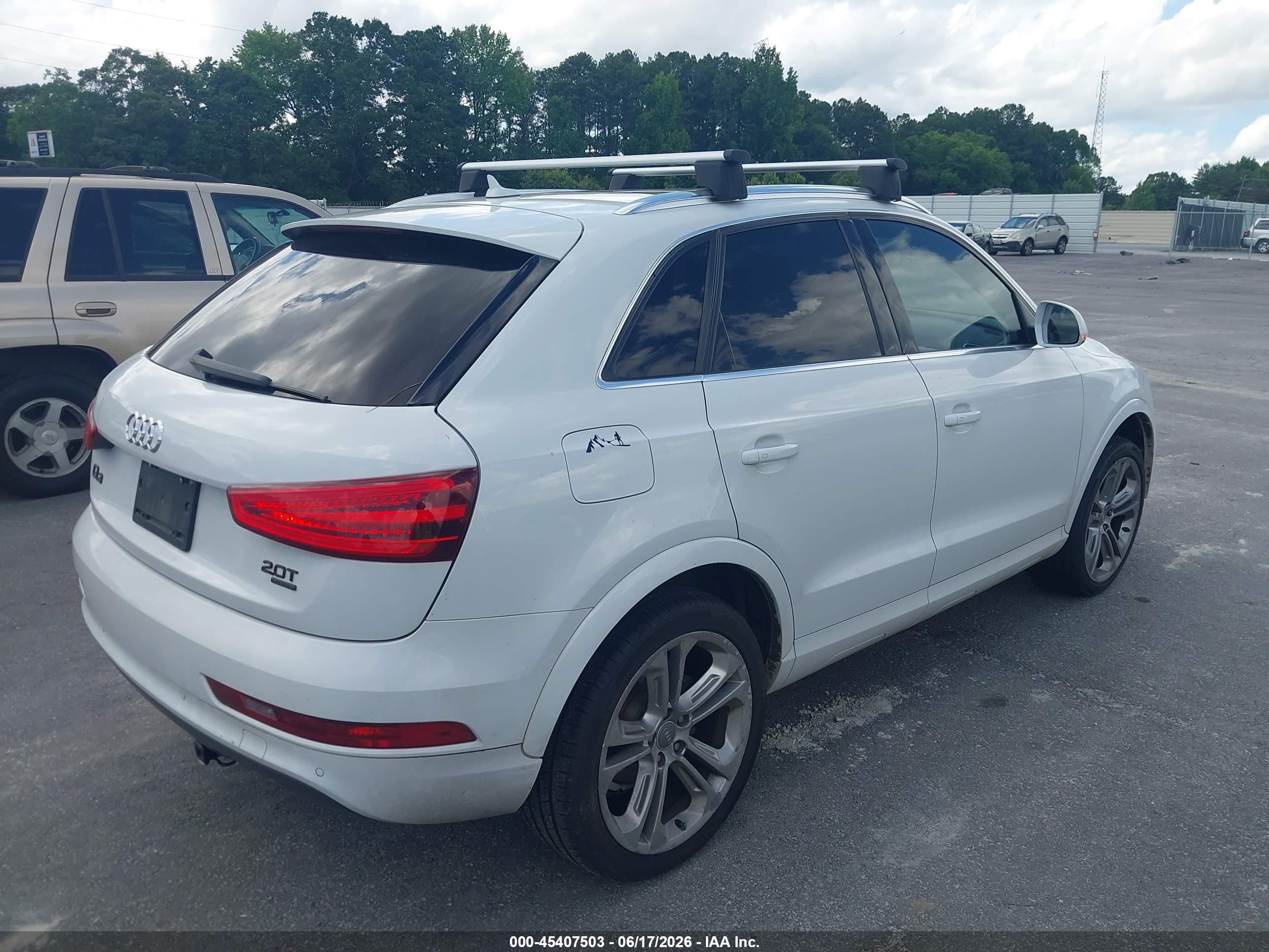 2015 Audi Q3 2.0t Premium Plus White vin: WA1GFCFS5FR009234