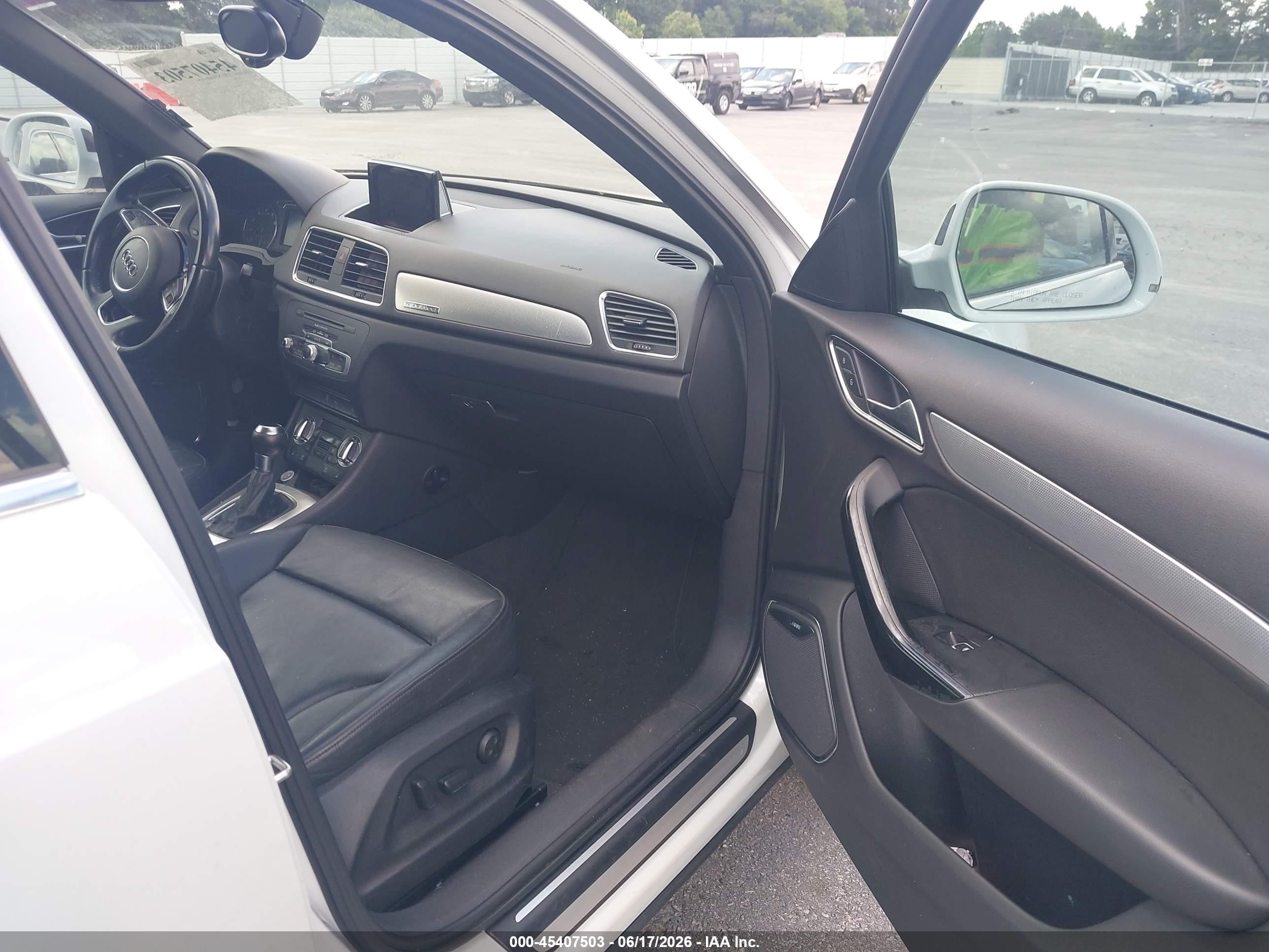 2015 Audi Q3 2.0t Premium Plus White vin: WA1GFCFS5FR009234