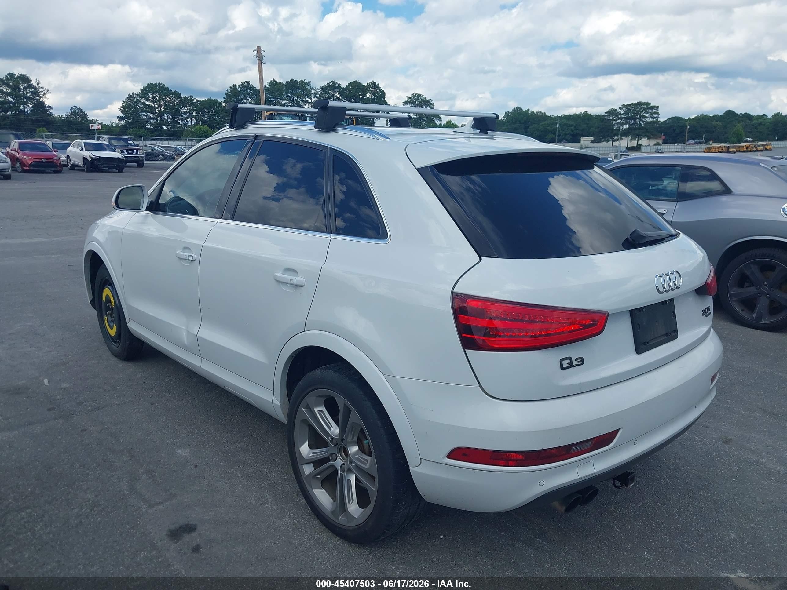 2015 Audi Q3 2.0t Premium Plus White vin: WA1GFCFS5FR009234