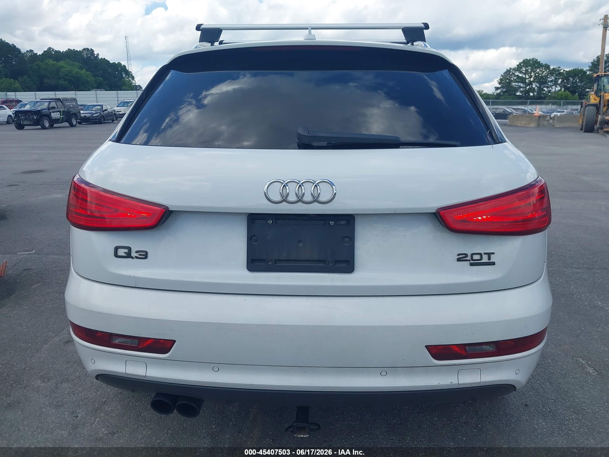 2015 Audi Q3 2.0t Premium Plus White vin: WA1GFCFS5FR009234