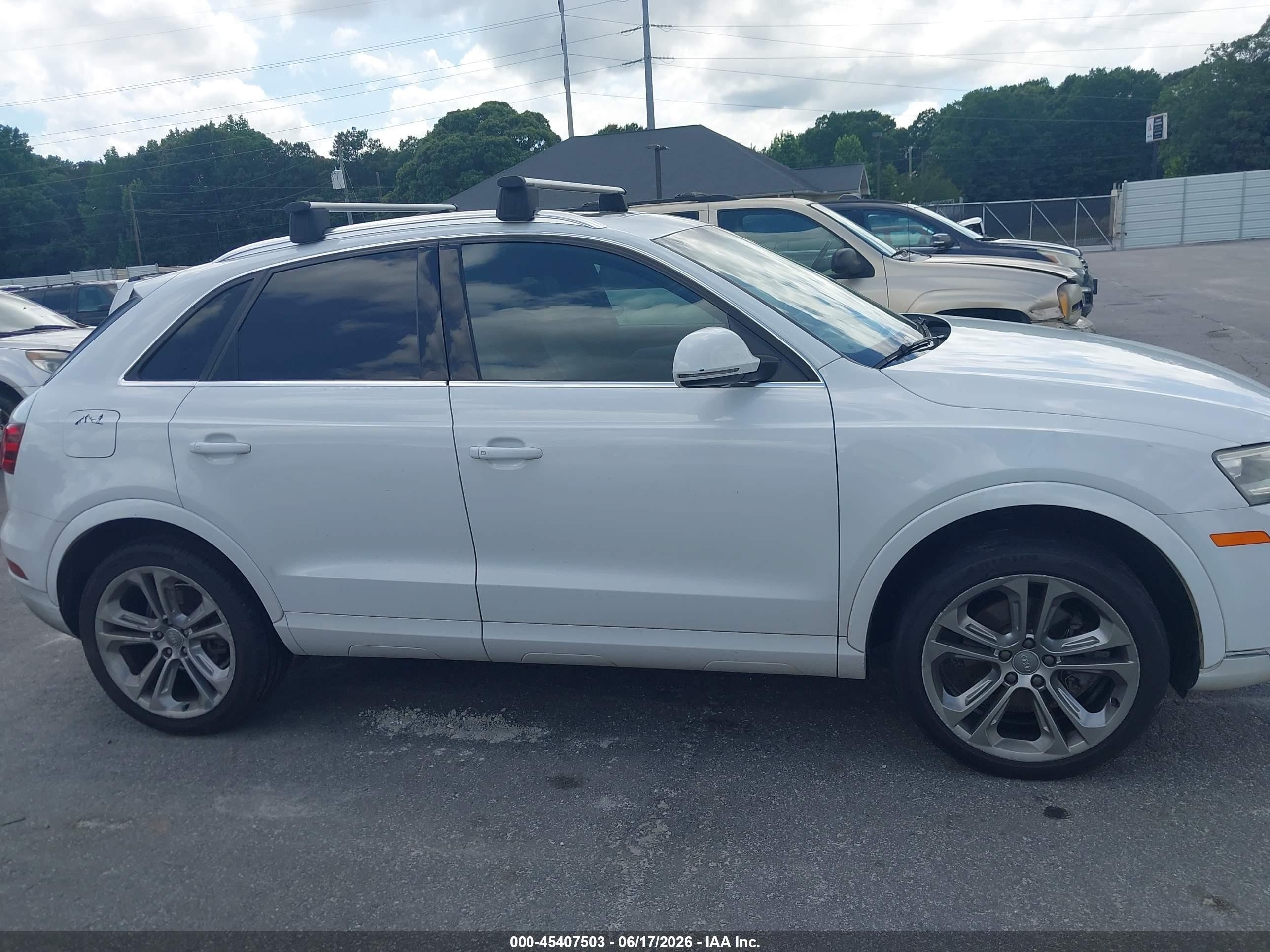 2015 Audi Q3 2.0t Premium Plus White vin: WA1GFCFS5FR009234