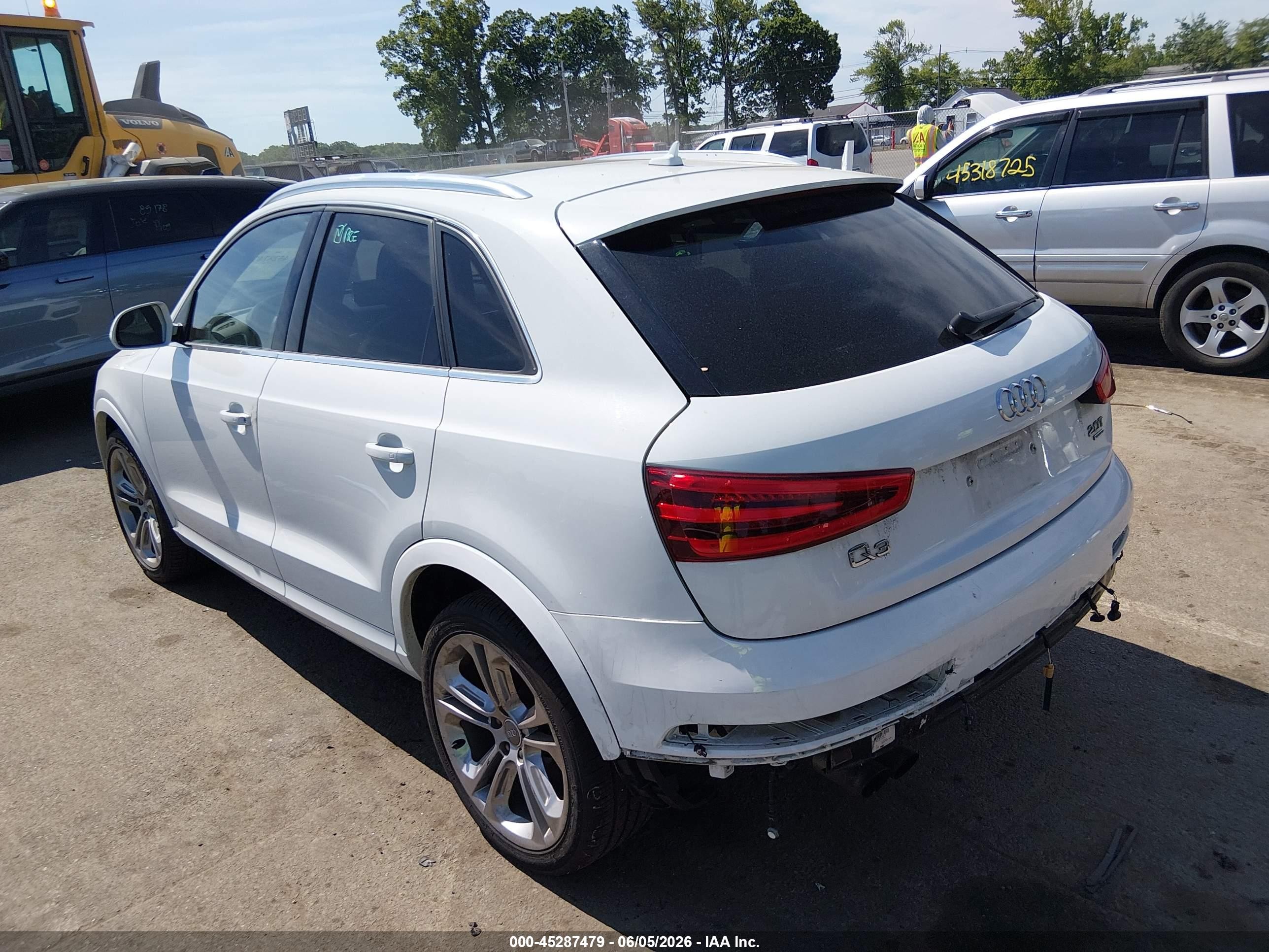 2015 Audi Q3 2.0t Premium Plus White vin: WA1GFCFS6FR003832