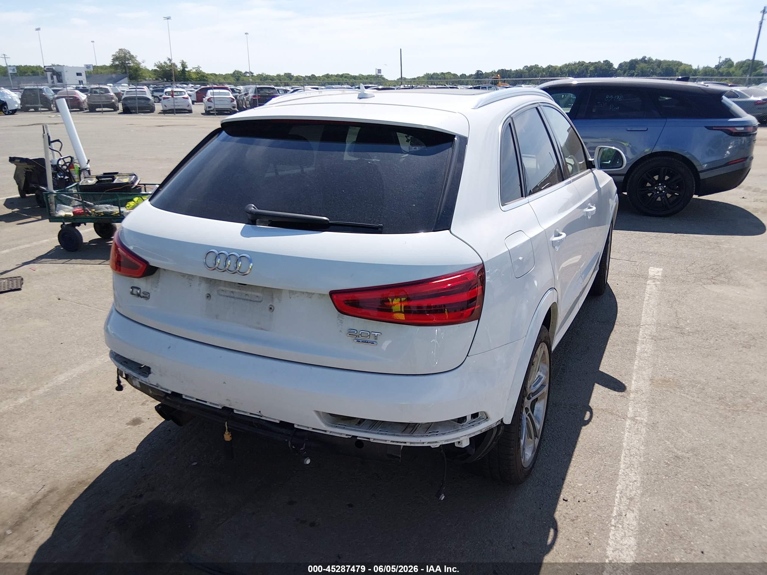2015 Audi Q3 2.0t Premium Plus White vin: WA1GFCFS6FR003832