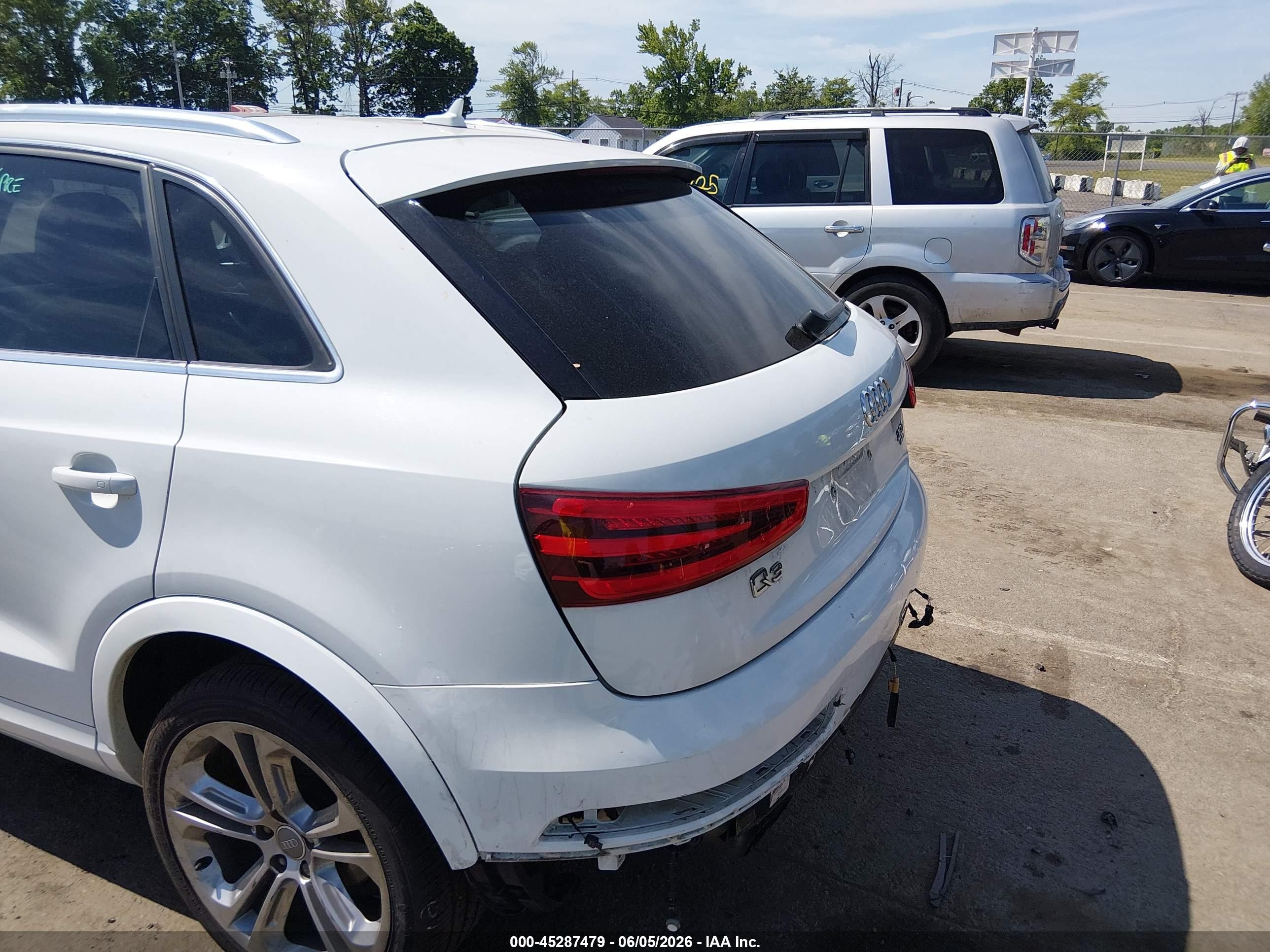 2015 Audi Q3 2.0t Premium Plus White vin: WA1GFCFS6FR003832