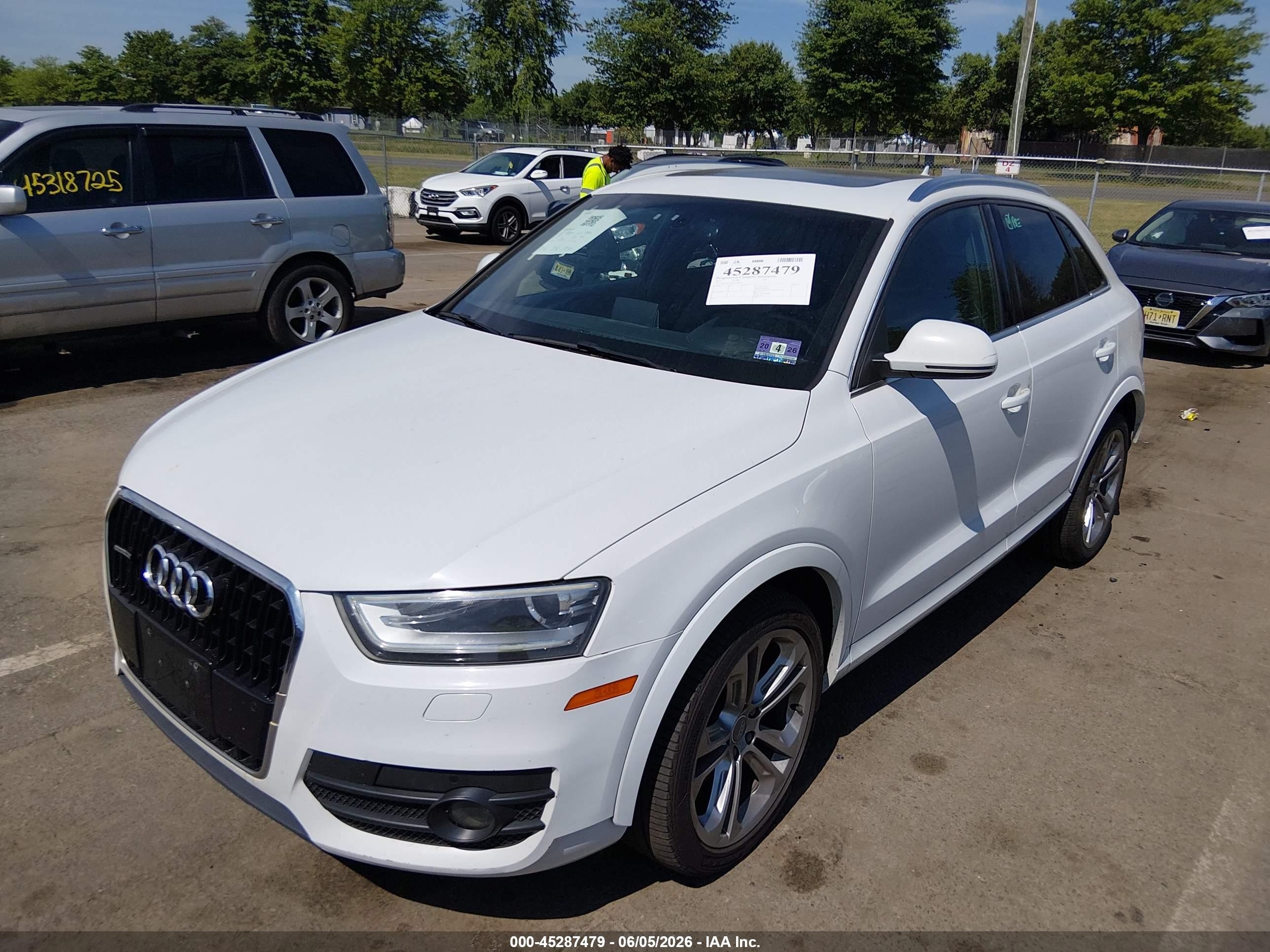 2015 Audi Q3 2.0t Premium Plus White vin: WA1GFCFS6FR003832