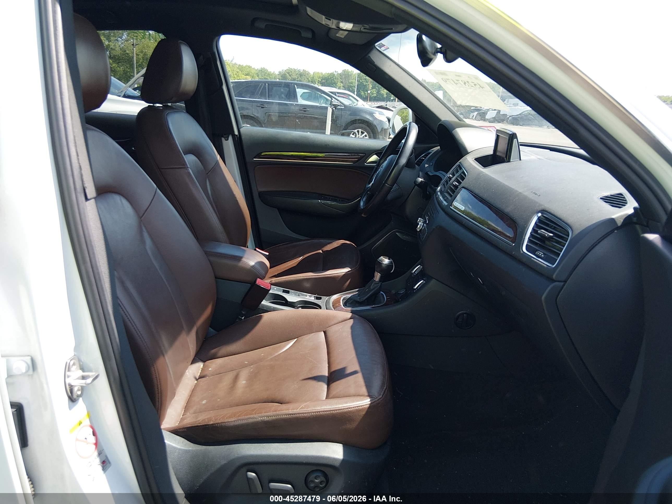2015 Audi Q3 2.0t Premium Plus White vin: WA1GFCFS6FR003832