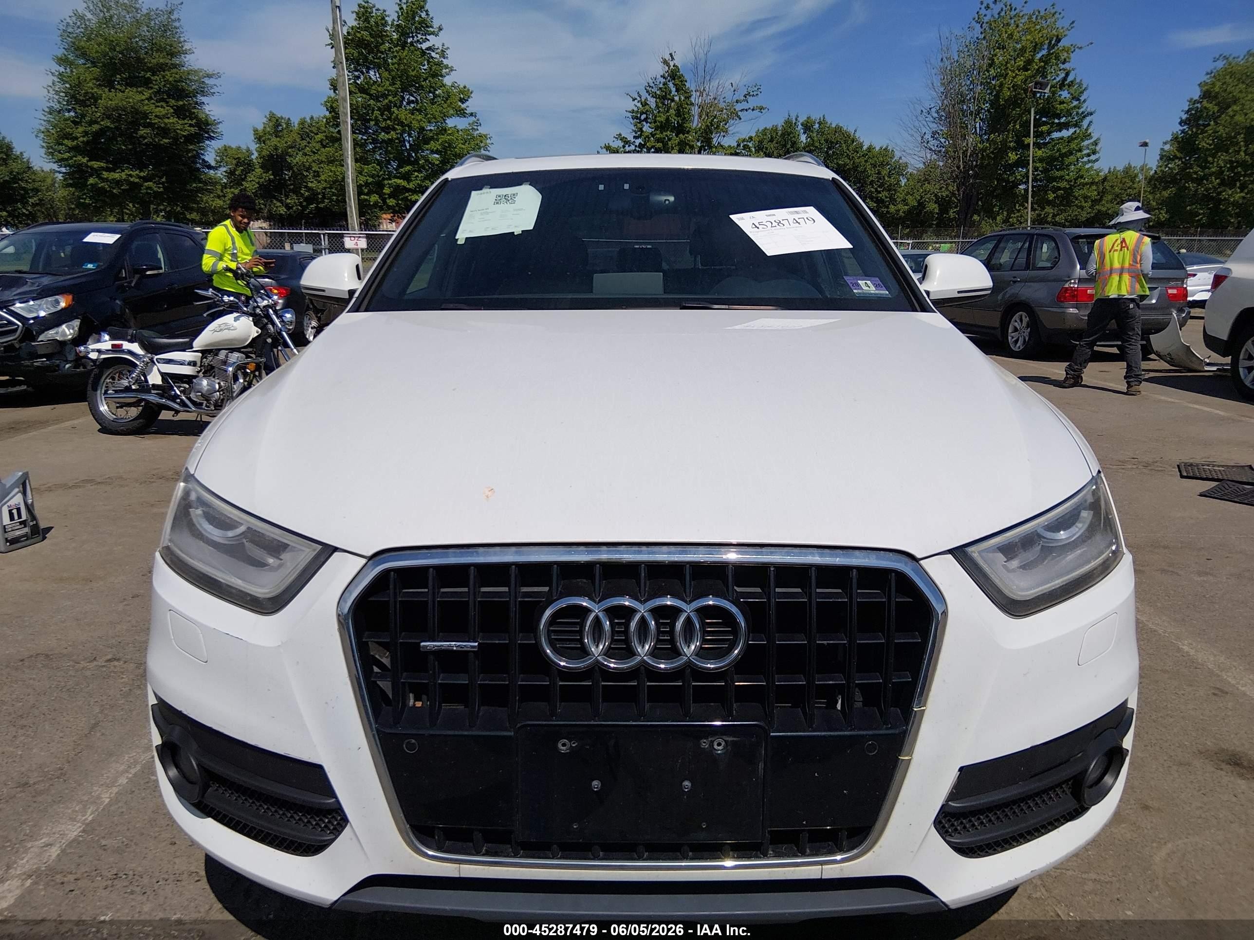 2015 Audi Q3 2.0t Premium Plus White vin: WA1GFCFS6FR003832