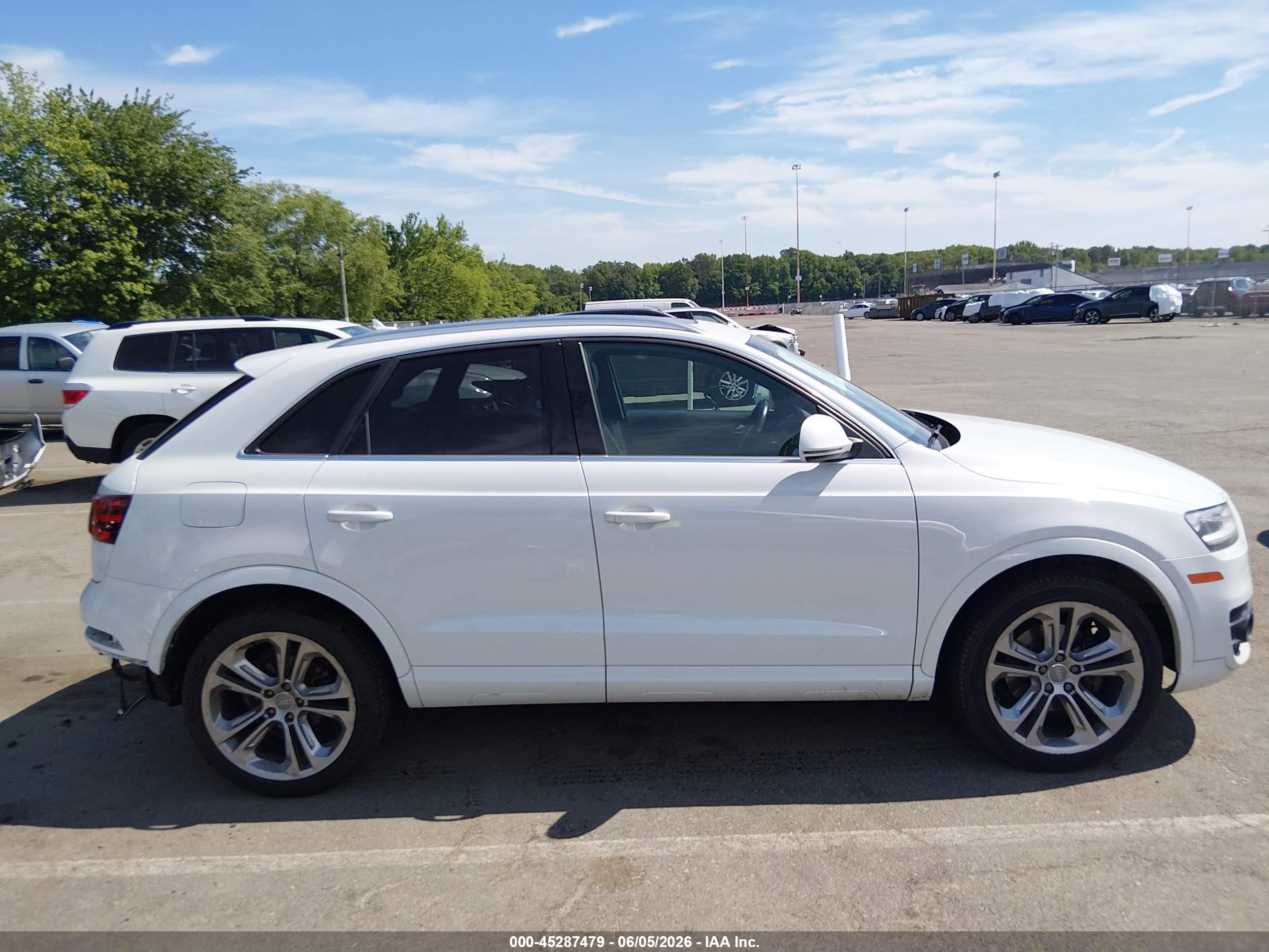 2015 Audi Q3 2.0t Premium Plus White vin: WA1GFCFS6FR003832
