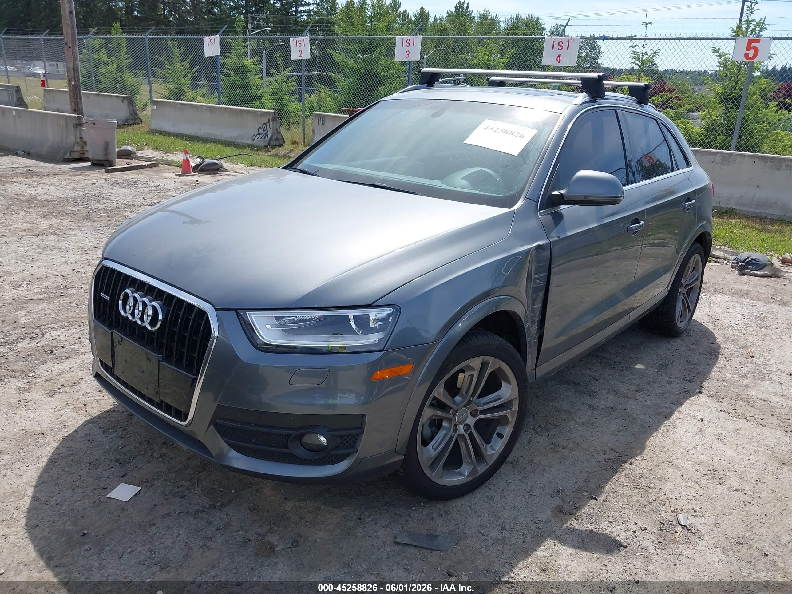 2015 Audi Q3 2.0t Premium Plus Gray vin: WA1GFCFS6FR012725