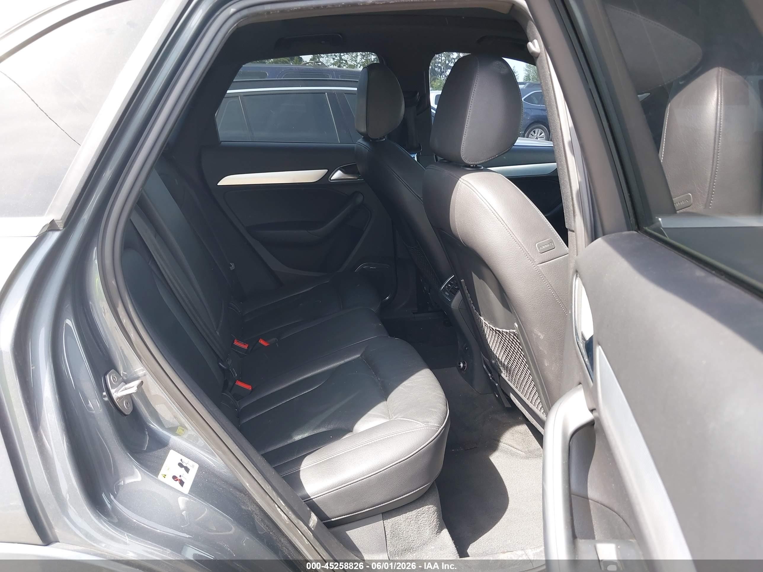 2015 Audi Q3 2.0t Premium Plus Gray vin: WA1GFCFS6FR012725