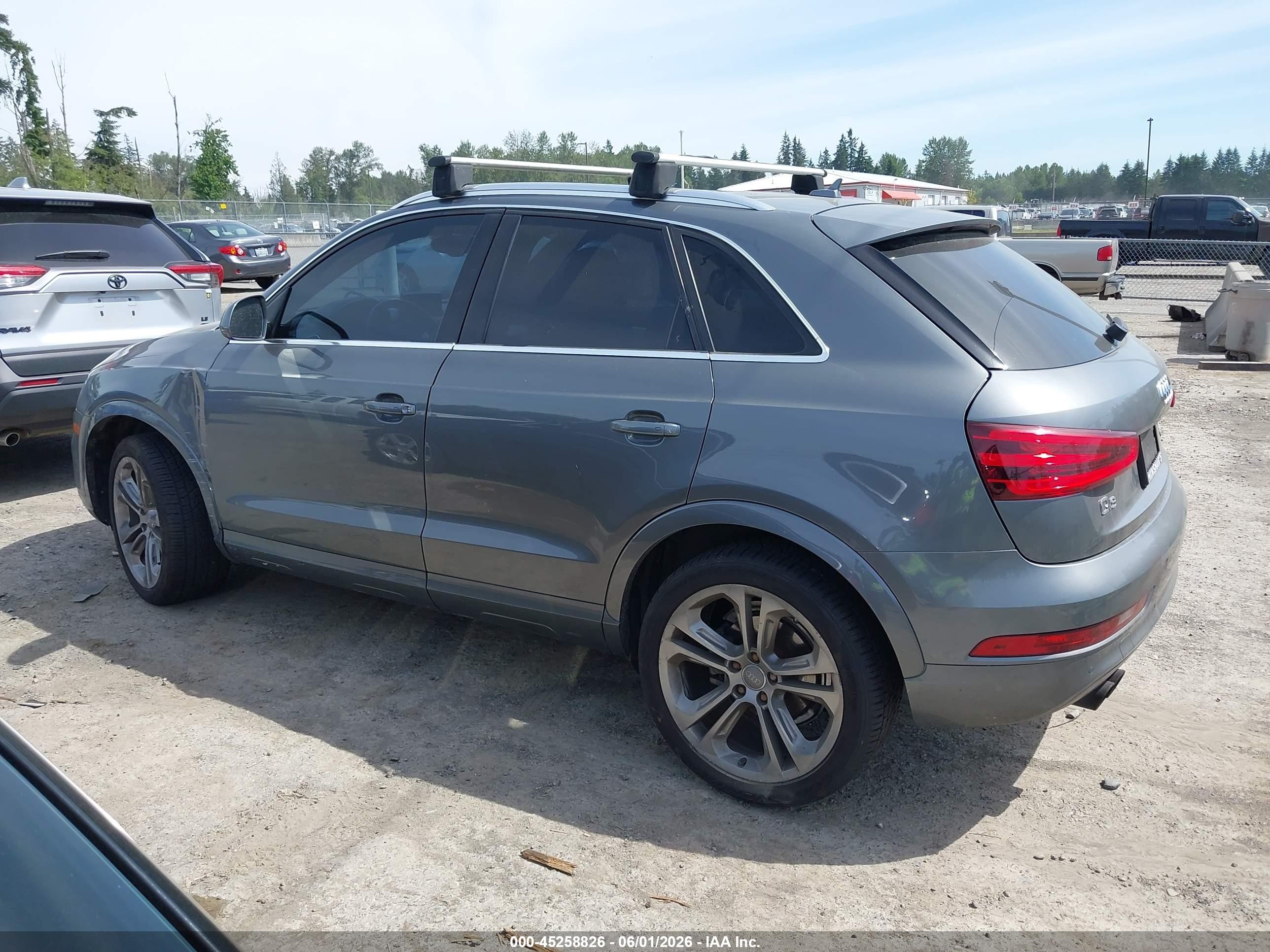 2015 Audi Q3 2.0t Premium Plus Gray vin: WA1GFCFS6FR012725