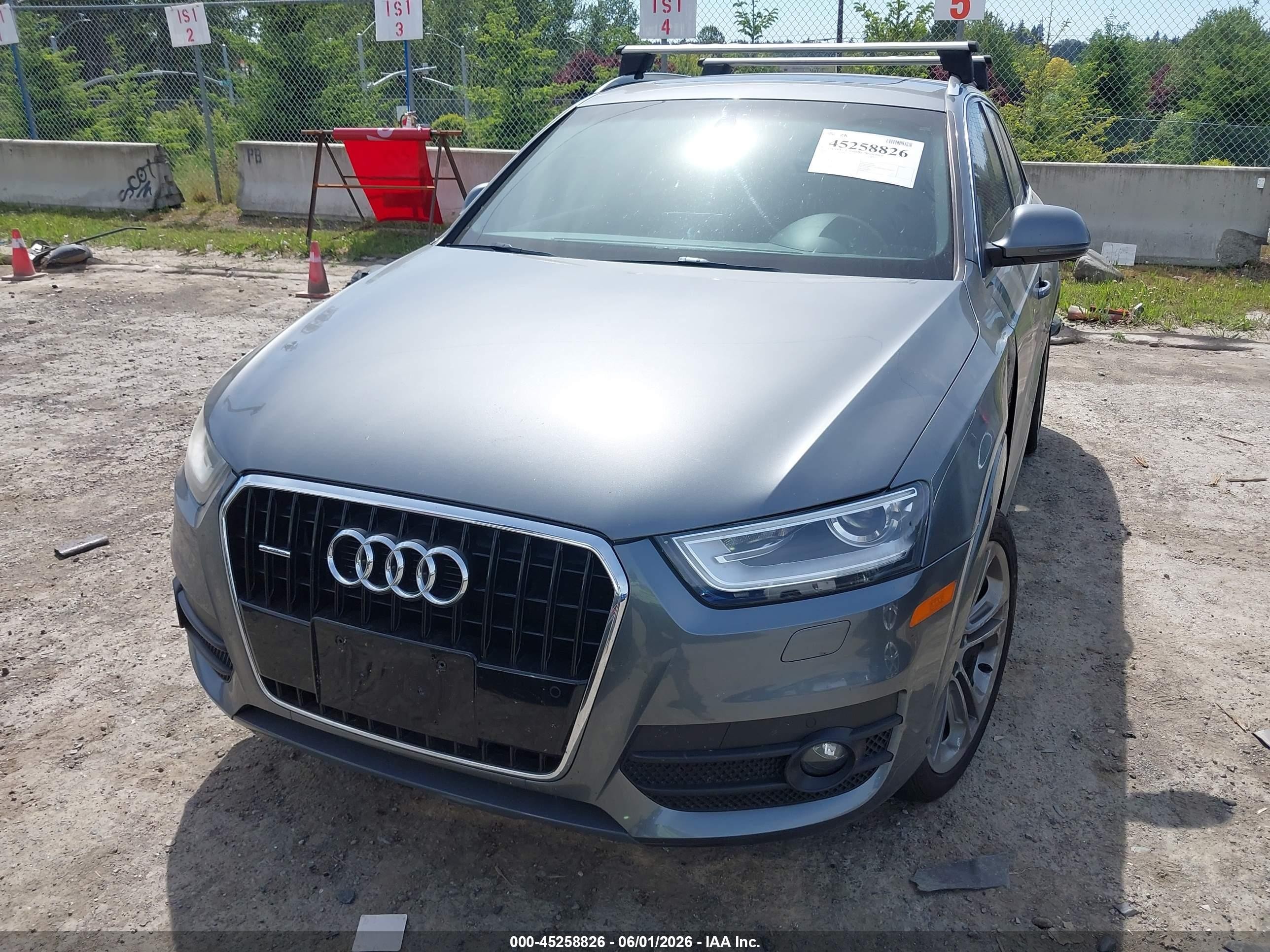 2015 Audi Q3 2.0t Premium Plus Gray vin: WA1GFCFS6FR012725