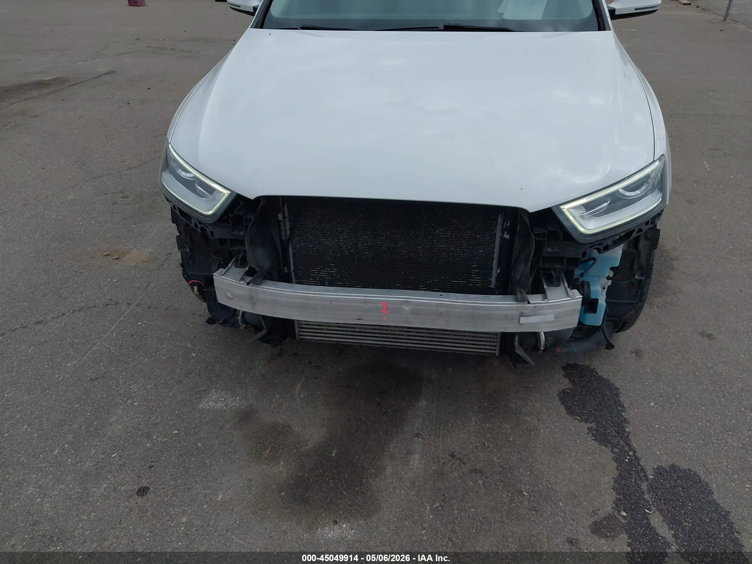 2015 Audi Q3 2.0t Premium Plus Белый vin: WA1GFCFS9FR006840