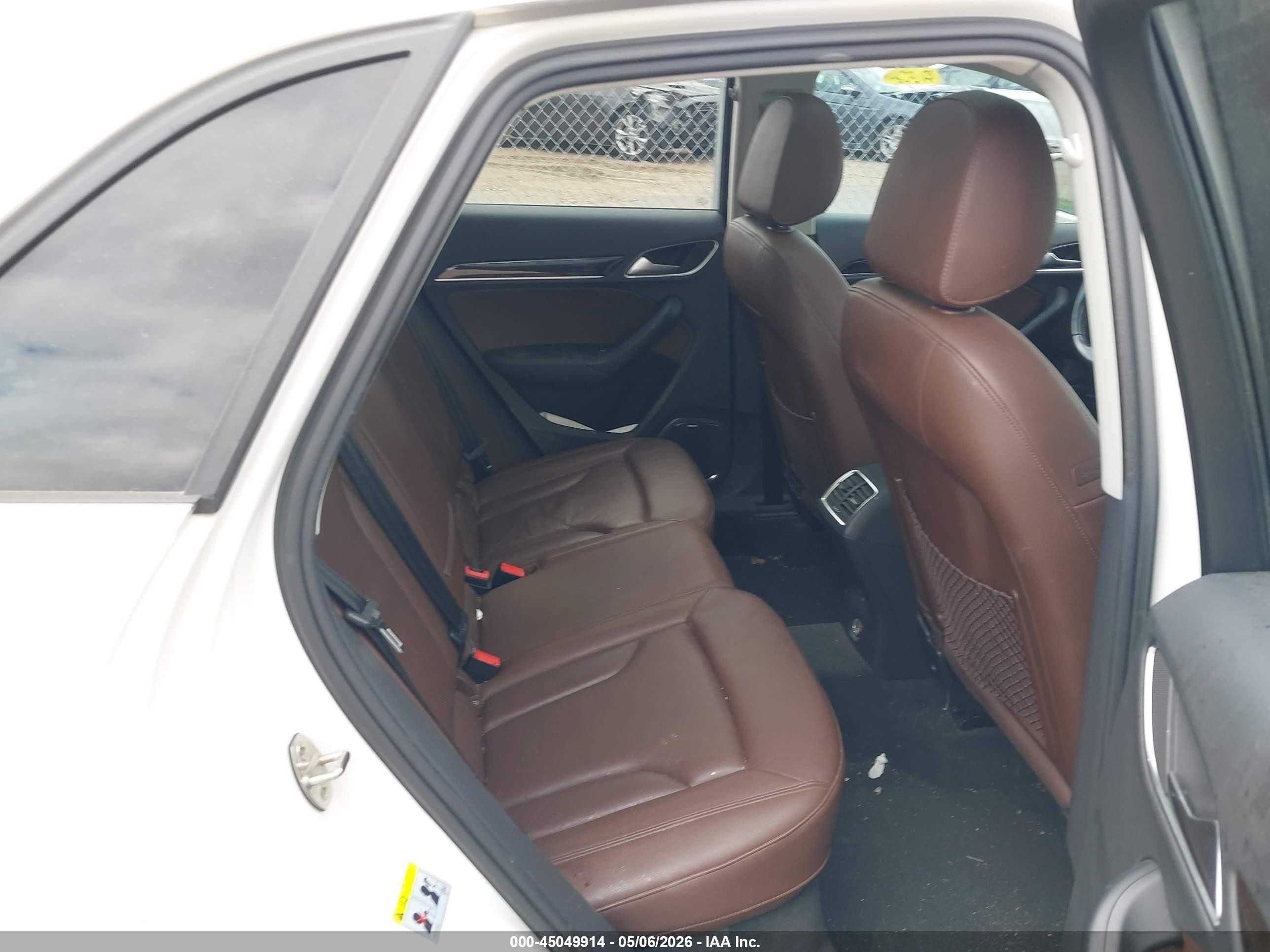 2015 Audi Q3 2.0t Premium Plus Белый vin: WA1GFCFS9FR006840